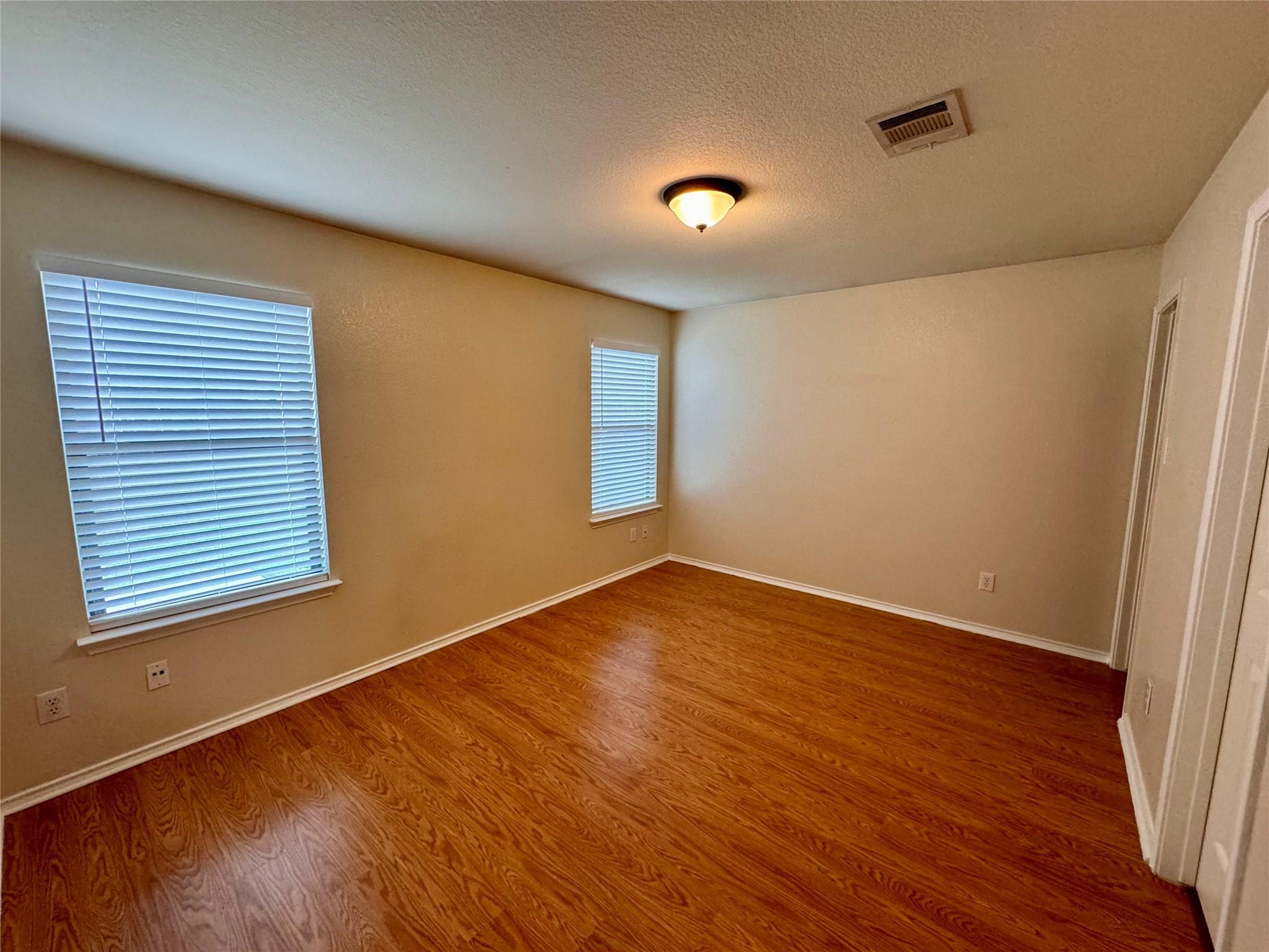 1592141 Property Photo 9