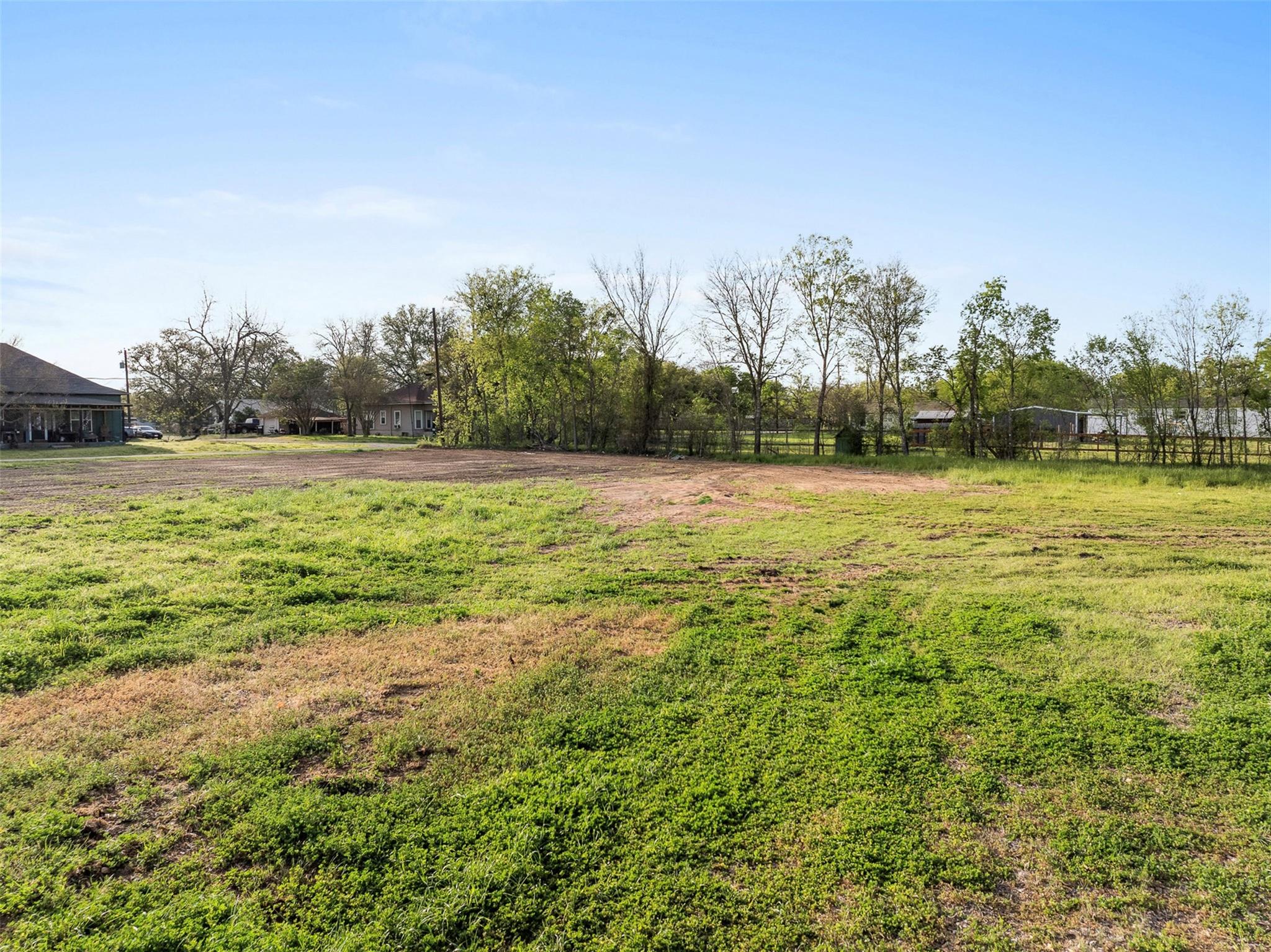 320 Douglas St #2 Property Photo 6