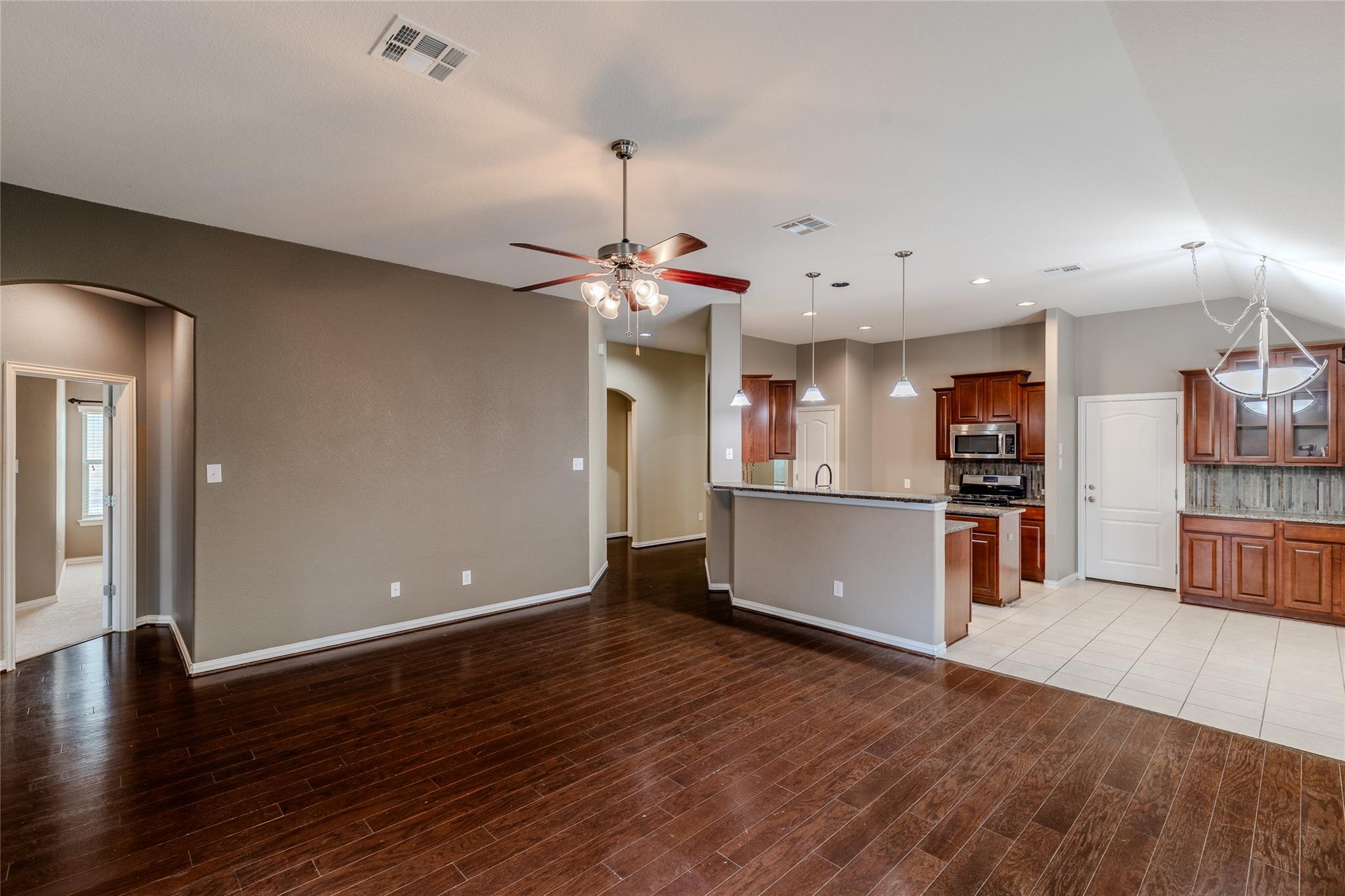 1408 Rowan Dr Property Photo 4