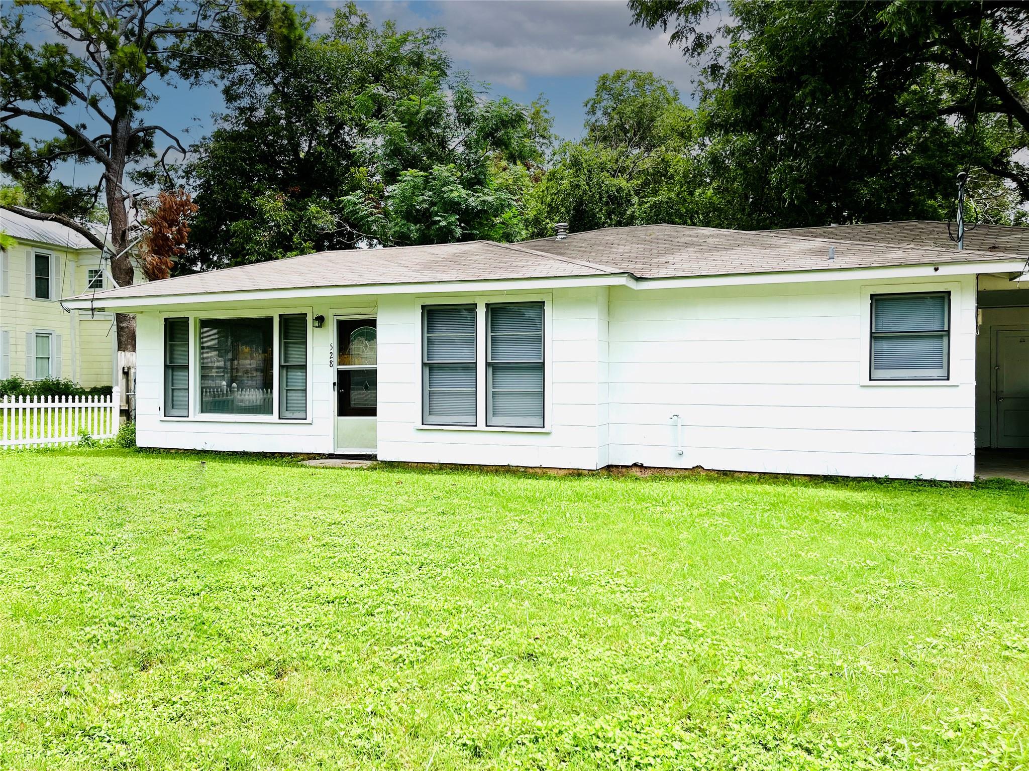 528 E Milam St Property Photo