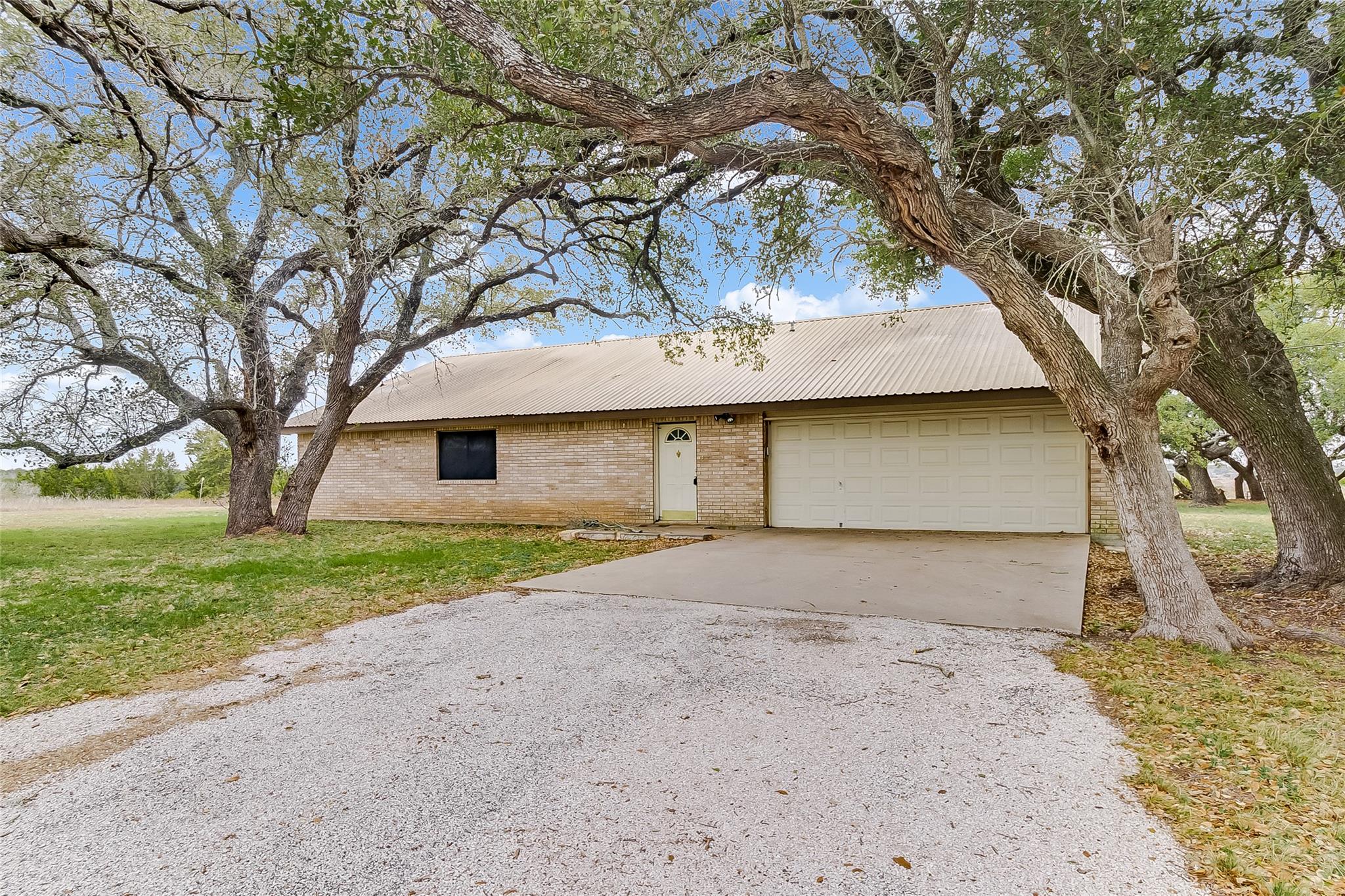8319 County Road 200 None Property Photo 1