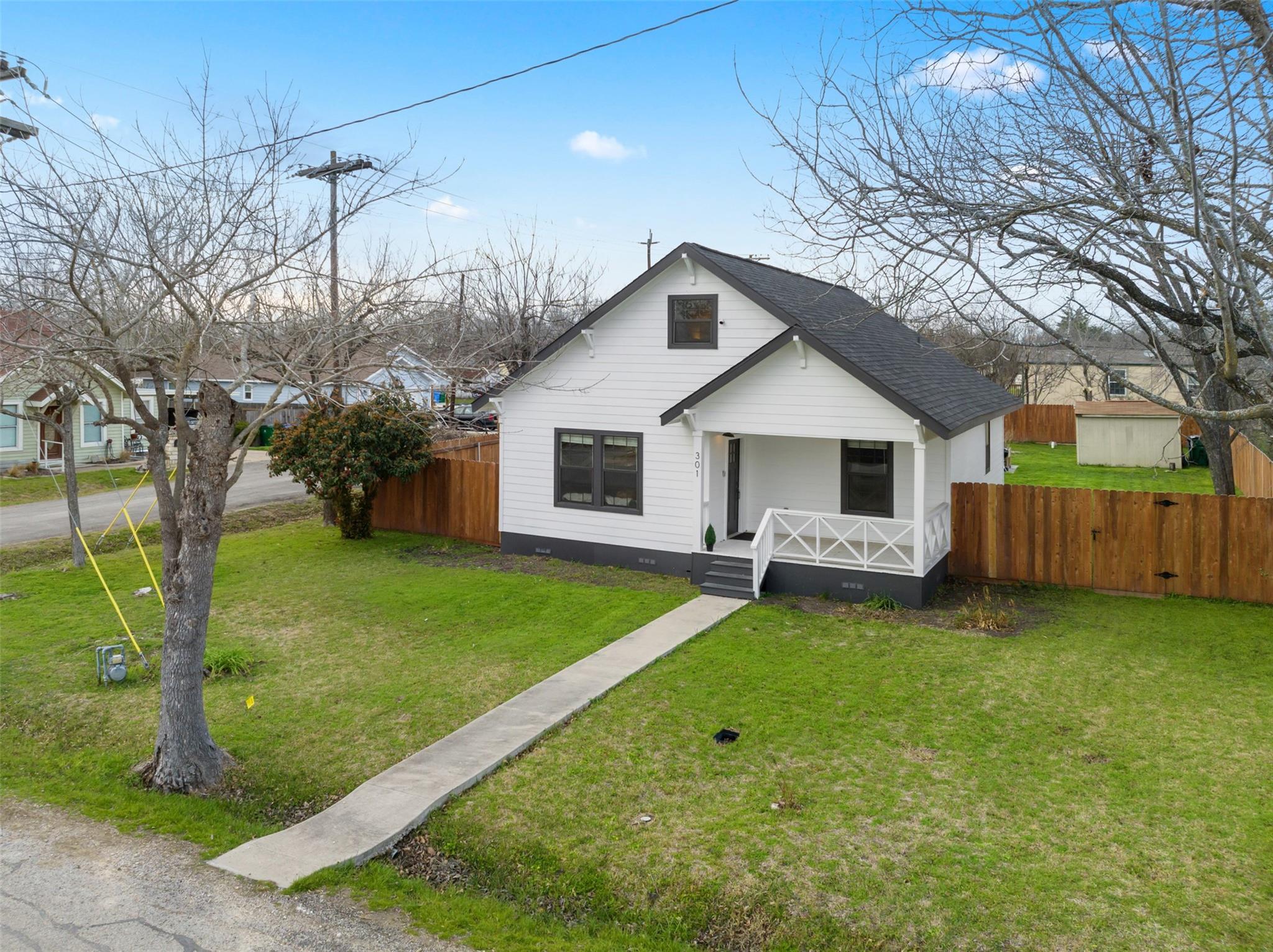 301 Old Thorndale Rd Property Photo 2
