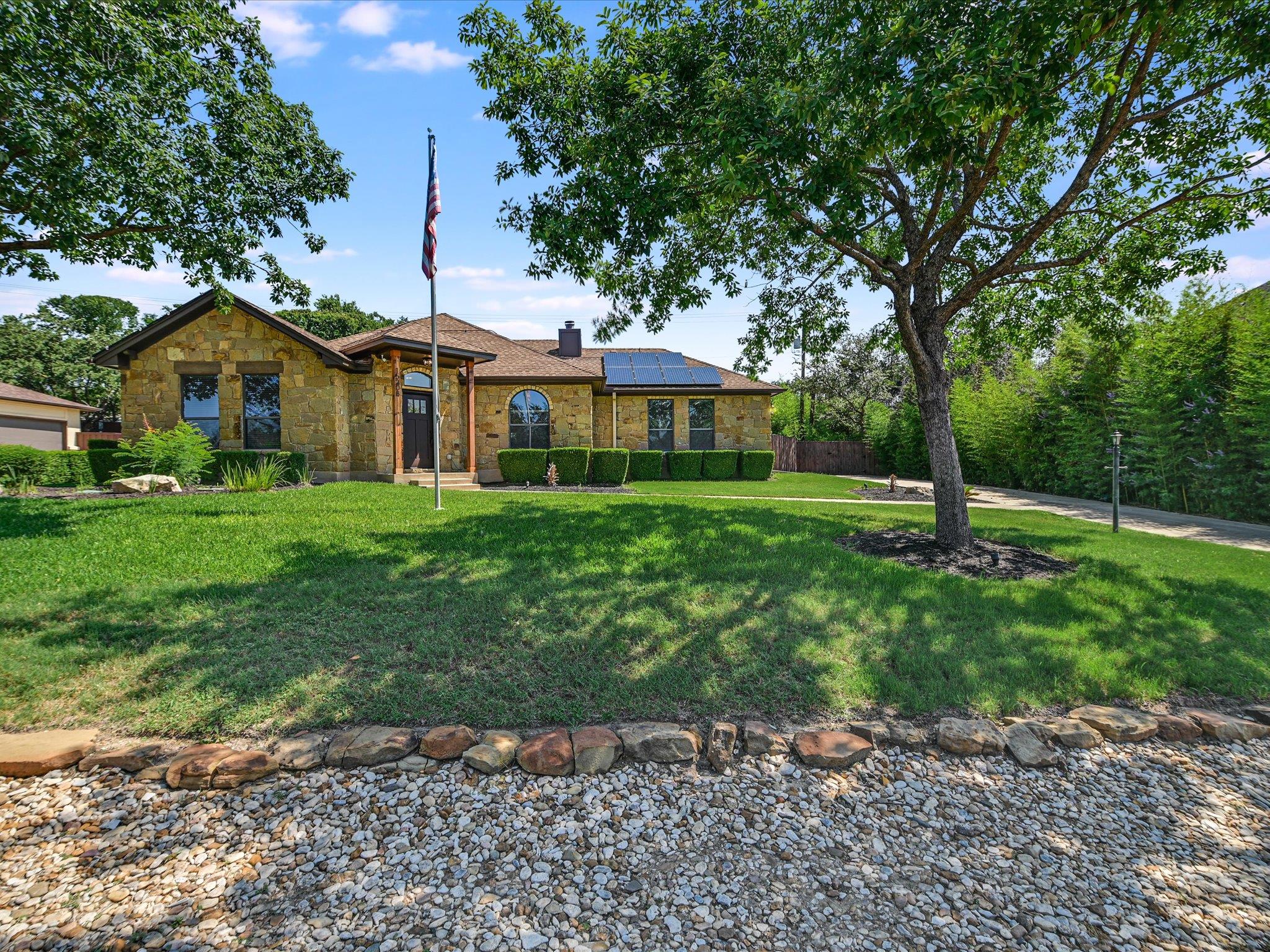 15208 Bowling Ln Property Photo 2