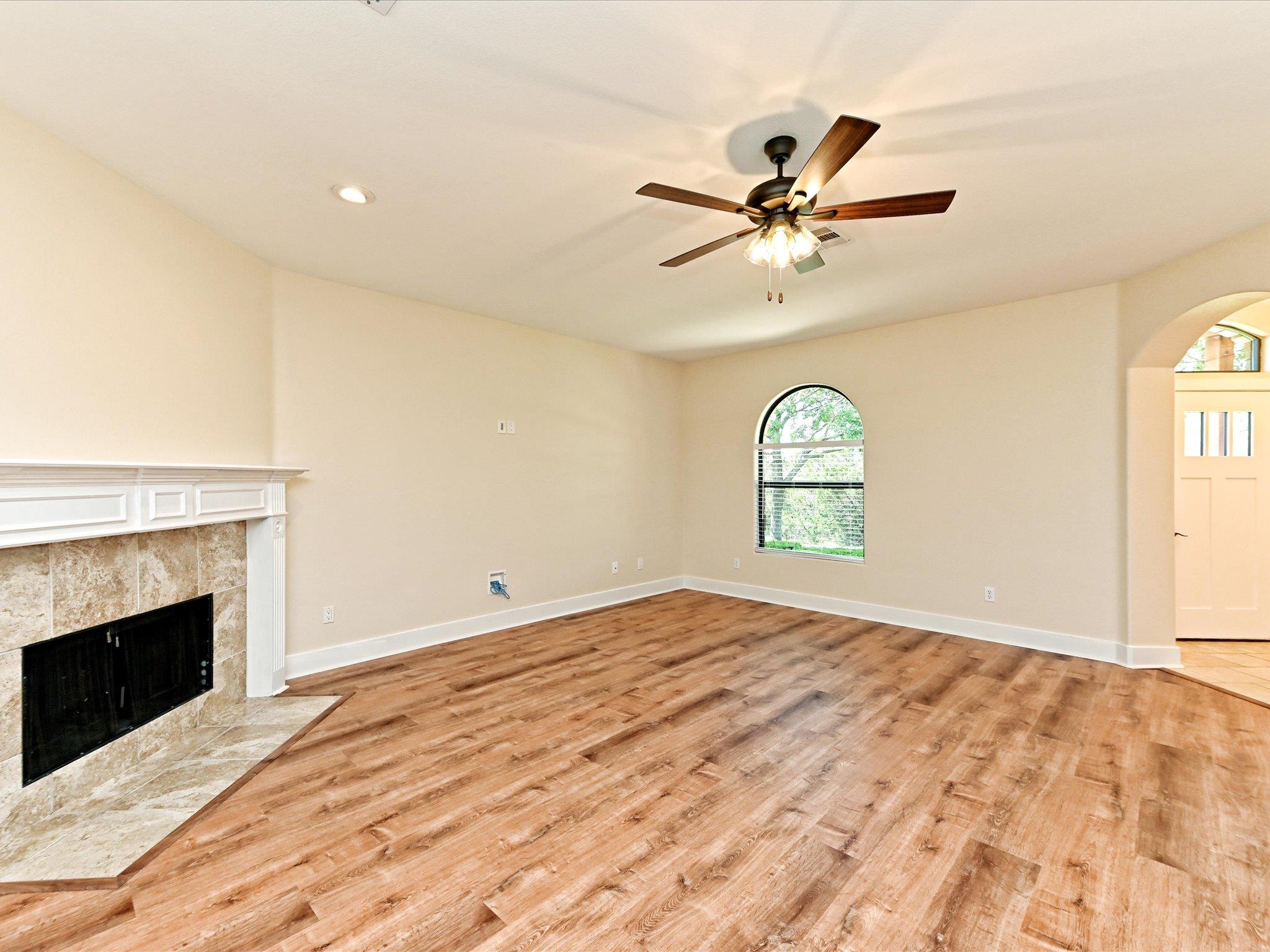 15208 Bowling Ln Property Photo 4
