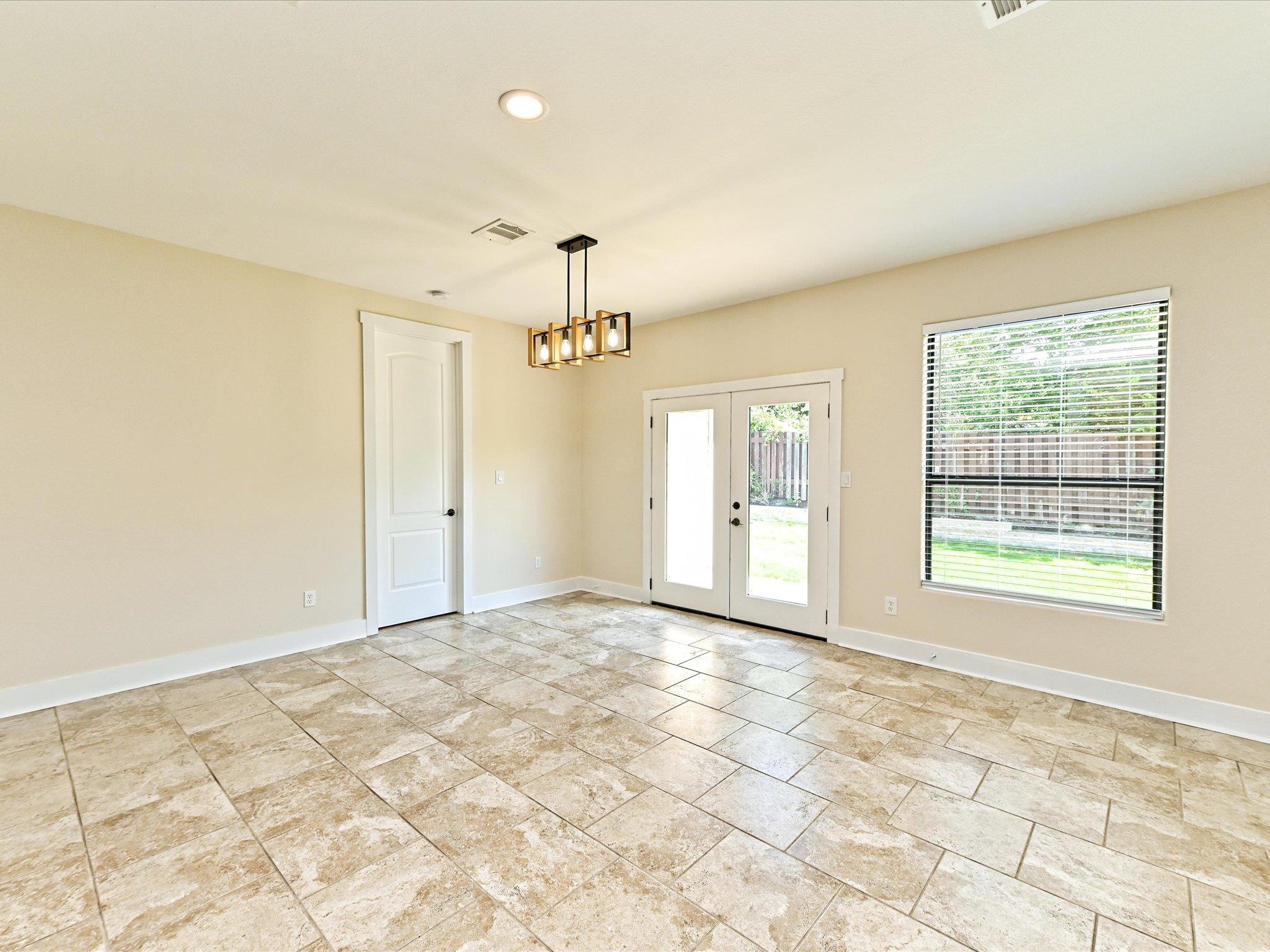 15208 Bowling Ln Property Photo 7