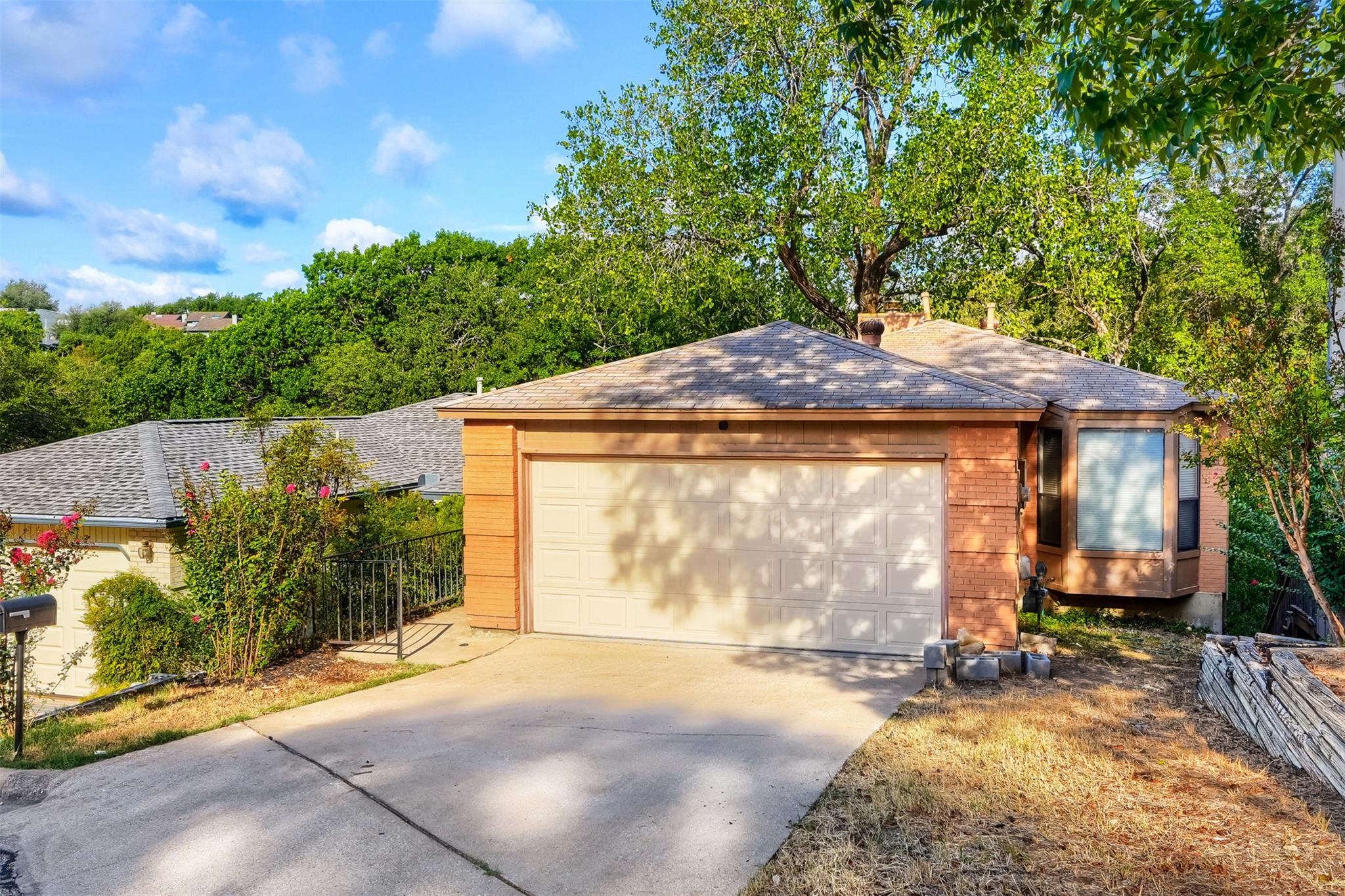 1599640 Property Photo 1