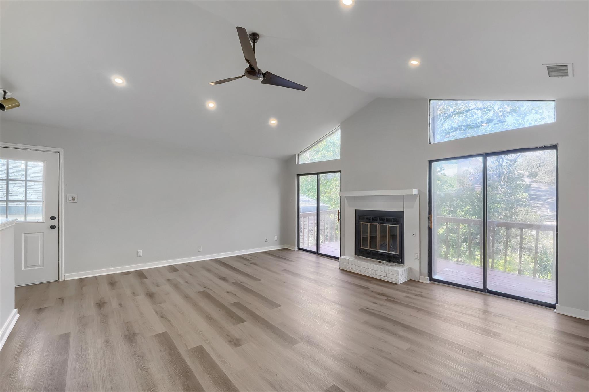 1599640 Property Photo 3