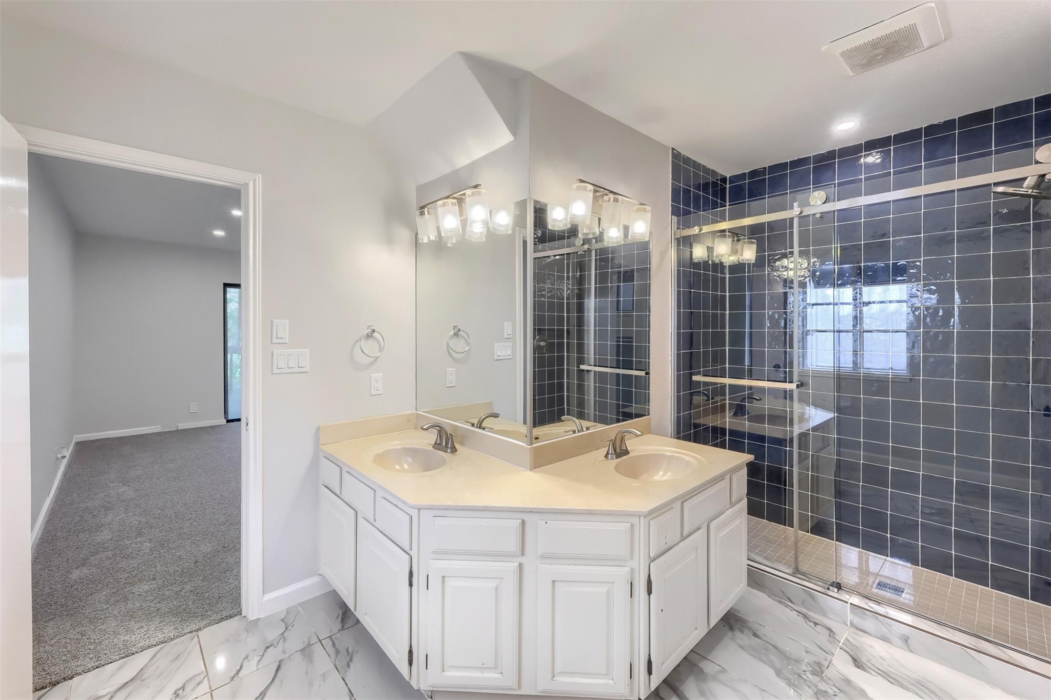 1599640 Property Photo 13