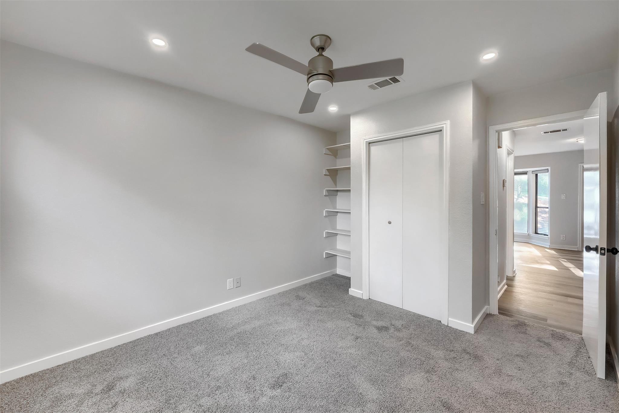 1599640 Property Photo 16