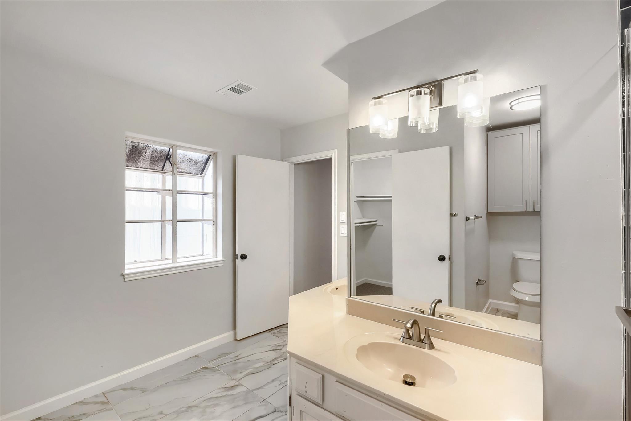 1599640 Property Photo 22