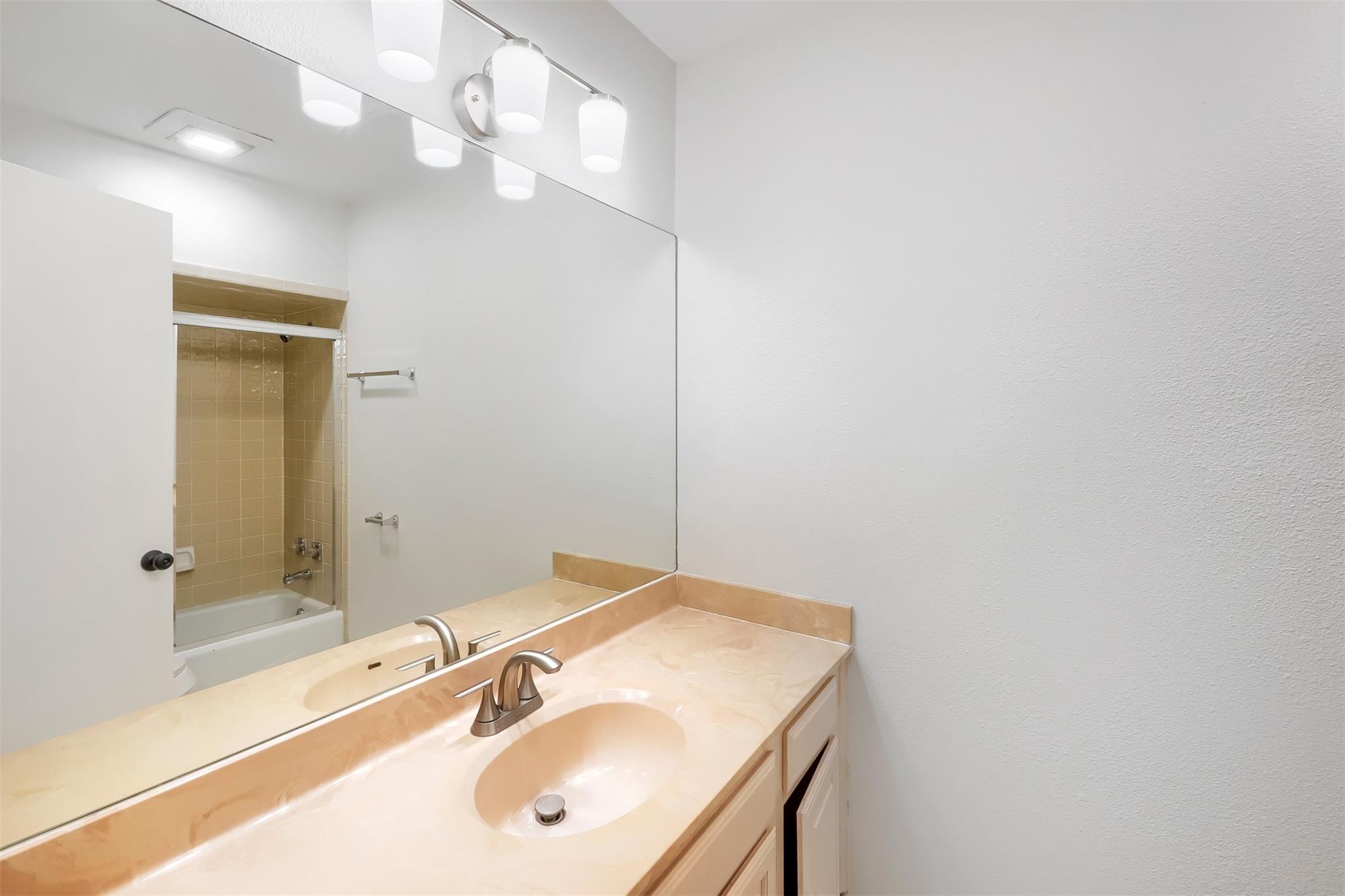 1599640 Property Photo 24