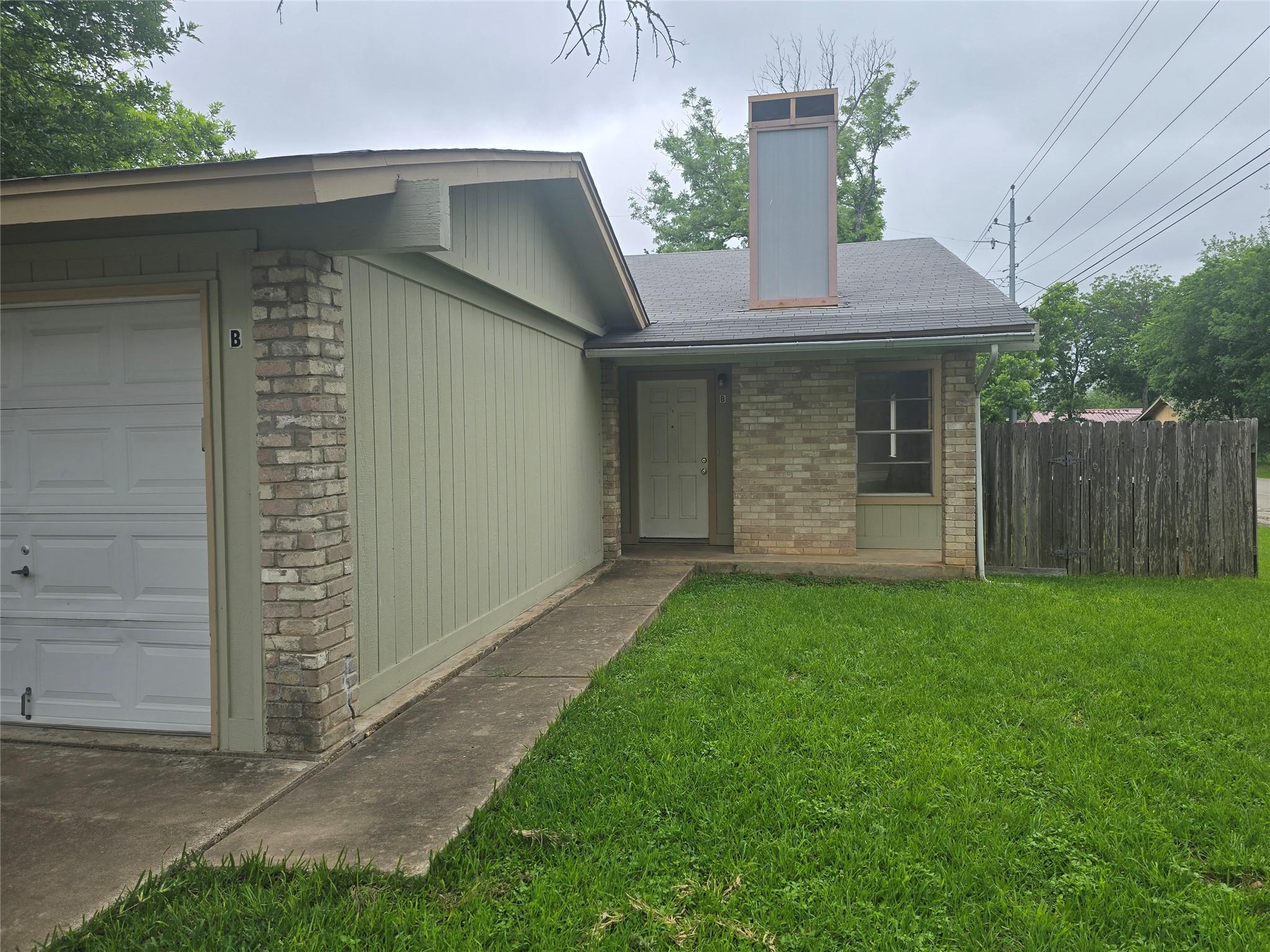 420 Vista West Ct #B Property Photo 1