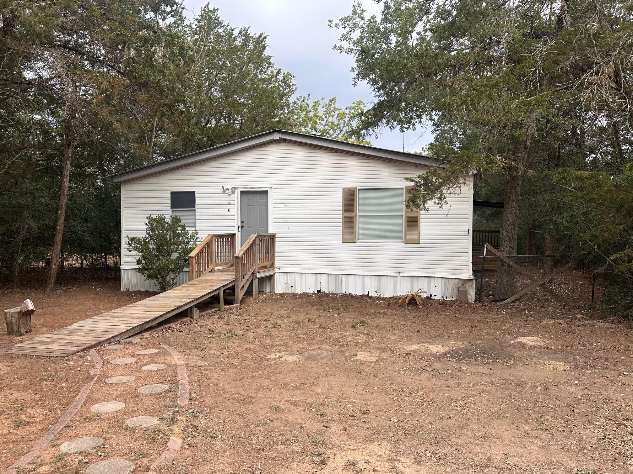 302 Lone Star Rd E Property Photo