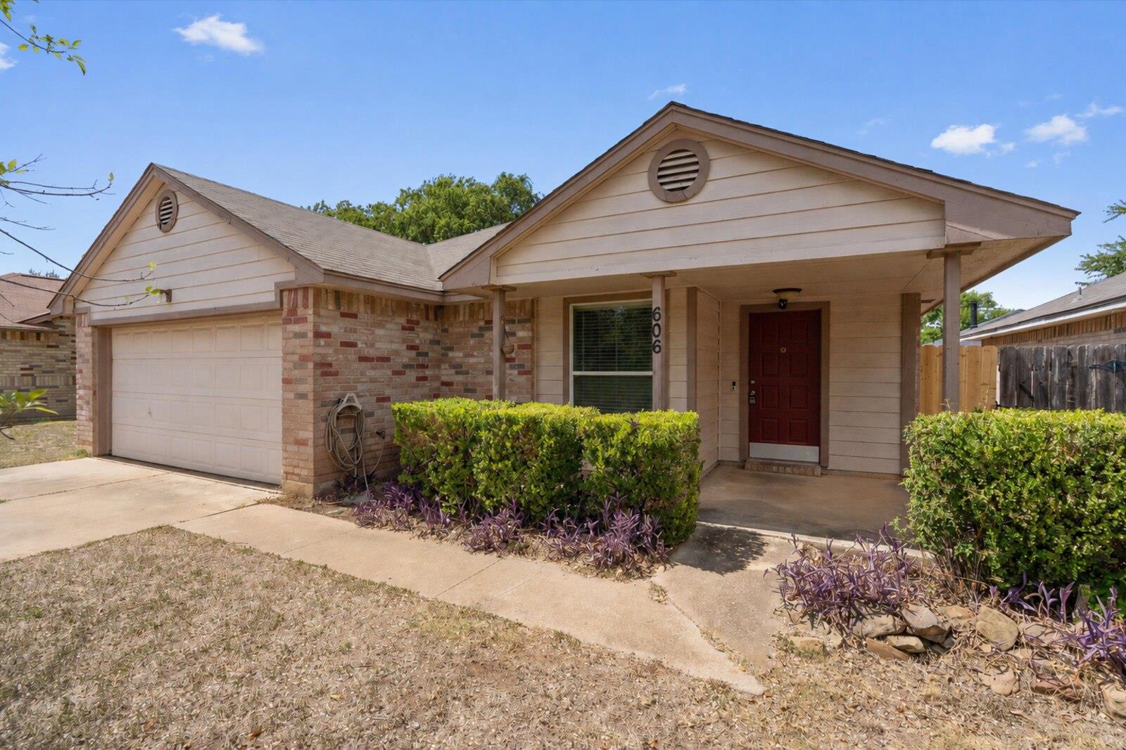 606 David Curry Dr Property Photo 1