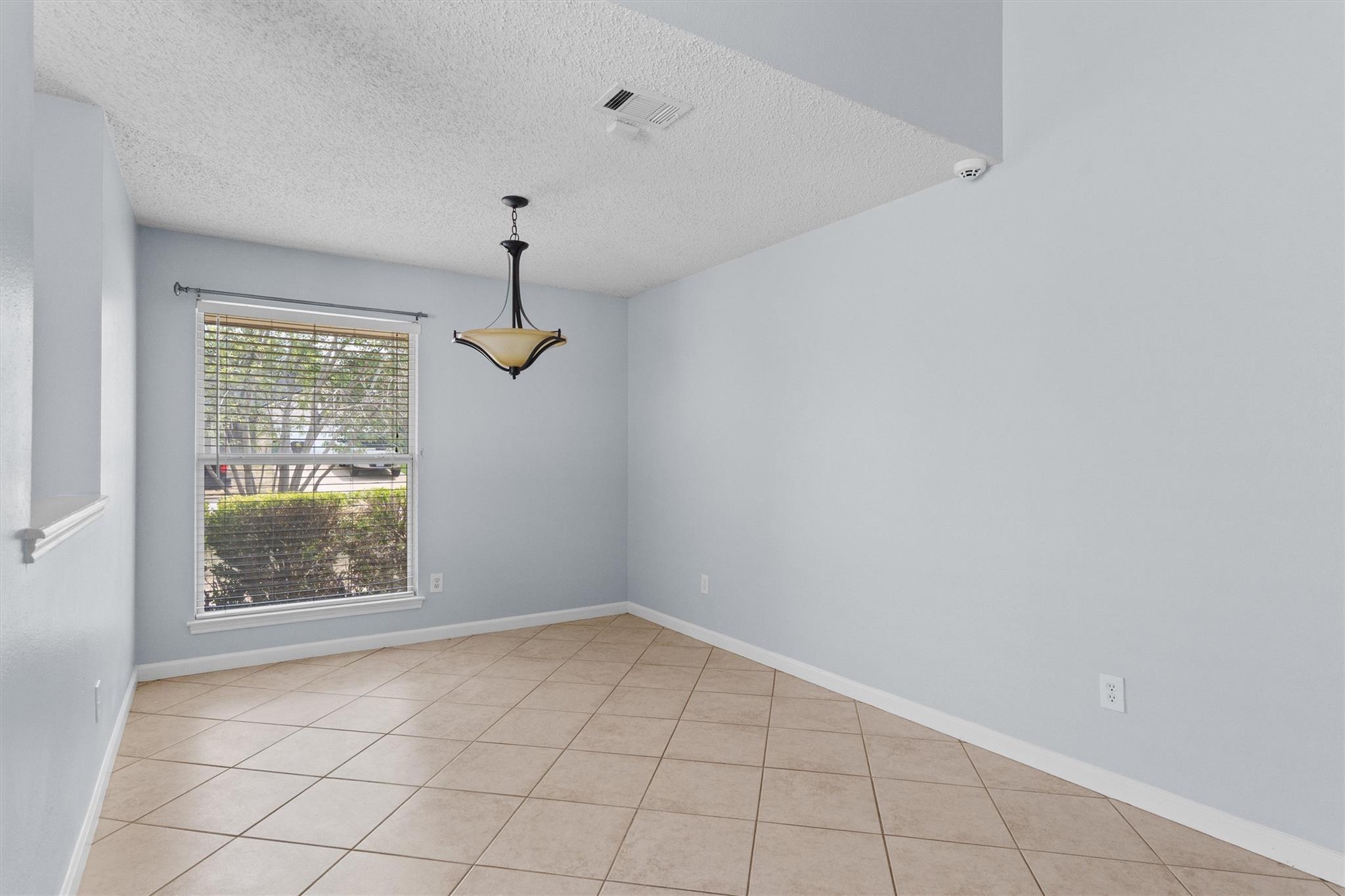 606 David Curry Dr Property Photo 6