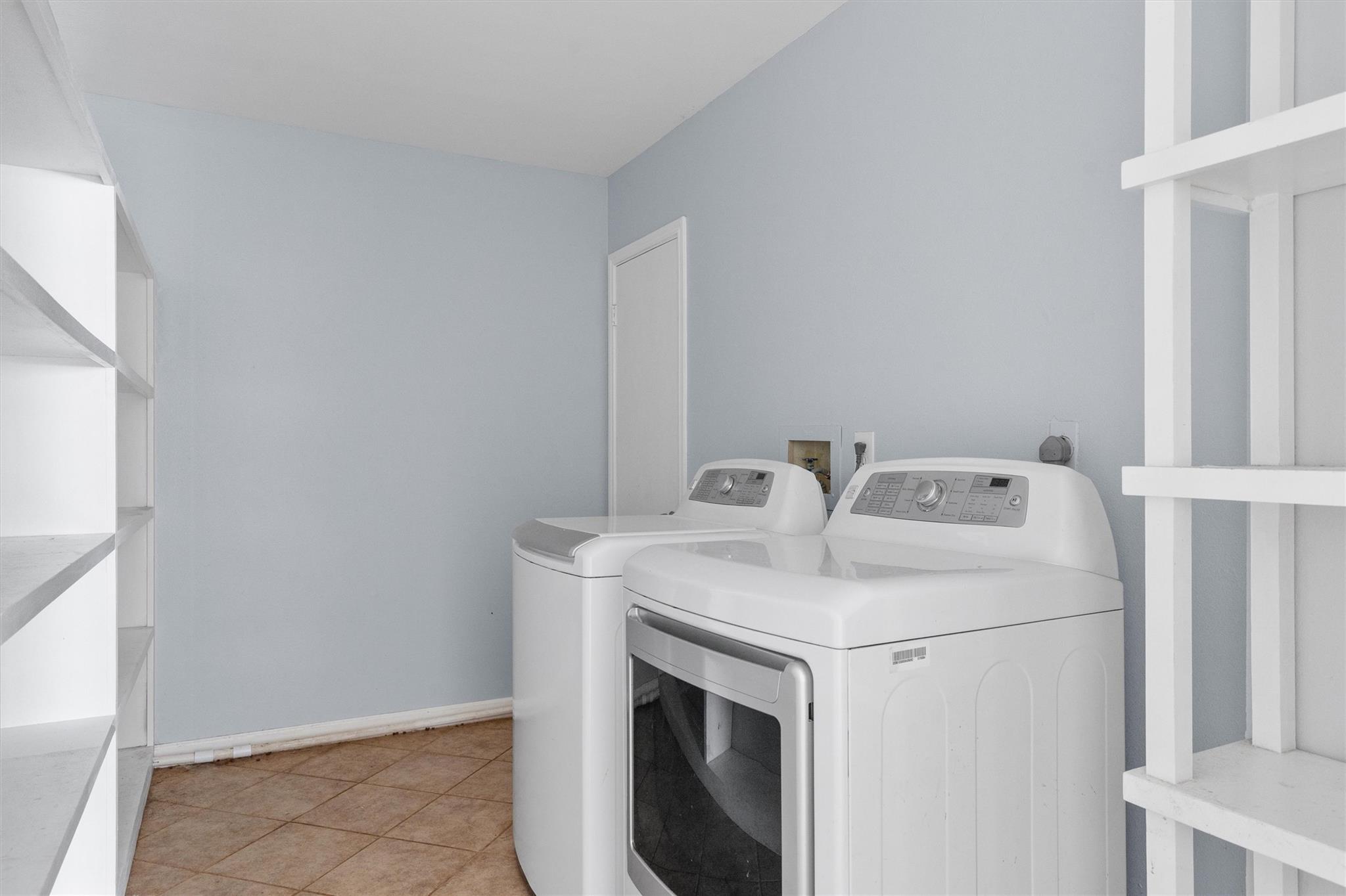 606 David Curry Dr Property Photo 12