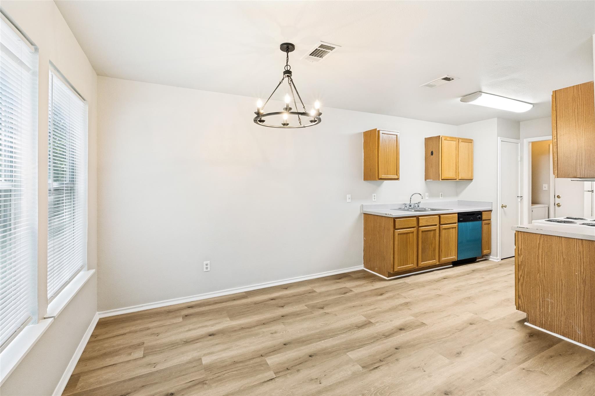 945-947 Sagewood Trl Property Photo 11