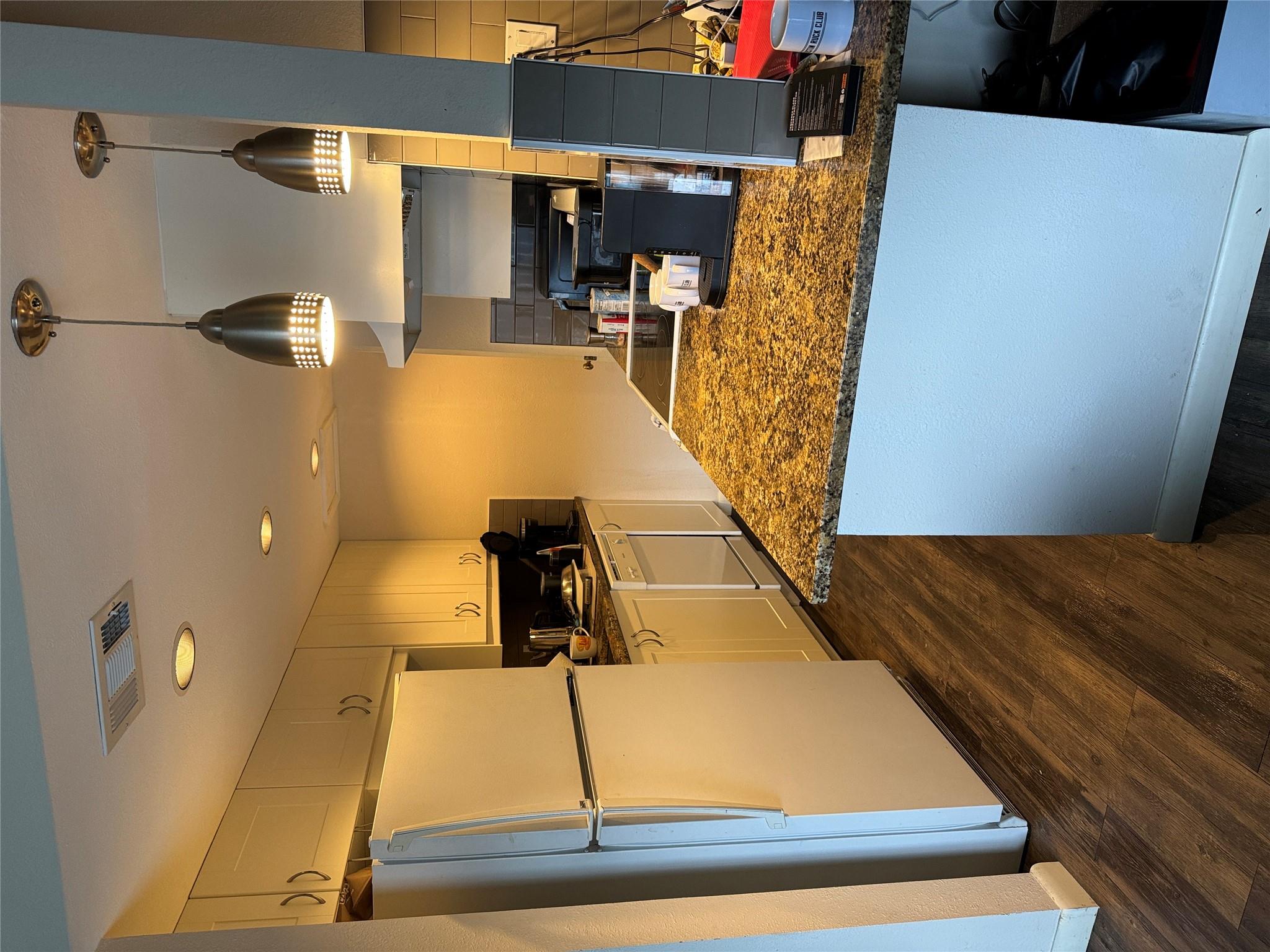 1614060 Property Photo 4