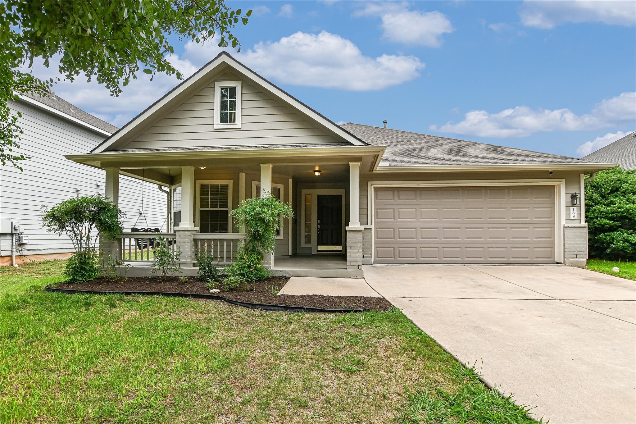 168 Hickory LN Property Photo 1