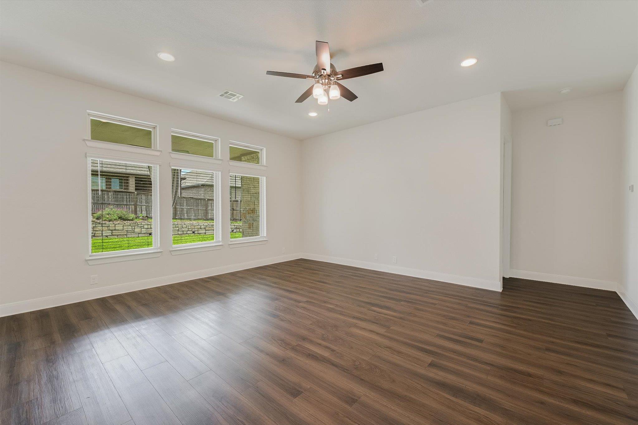 230 Sigel Ave Property Photo 2