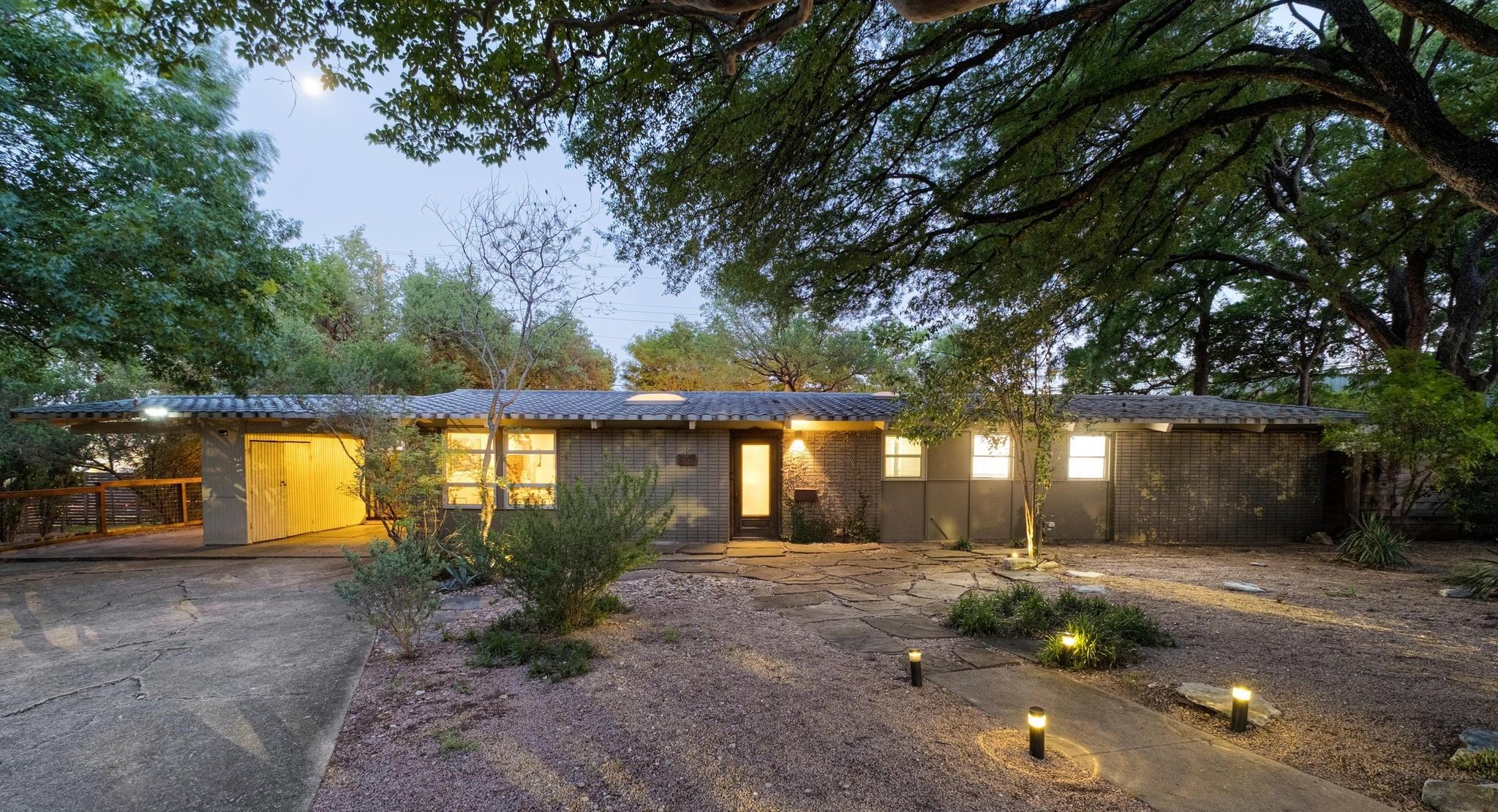 2301 Westway Cir Property Photo