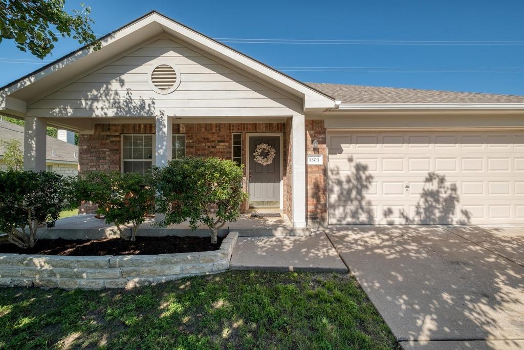 1303 Ridgewood Dr Property Photo 1