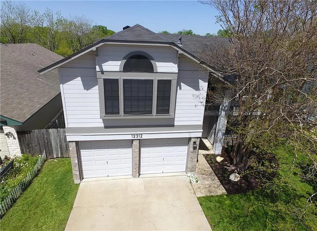 12312 Yarmont Way Property Photo 29
