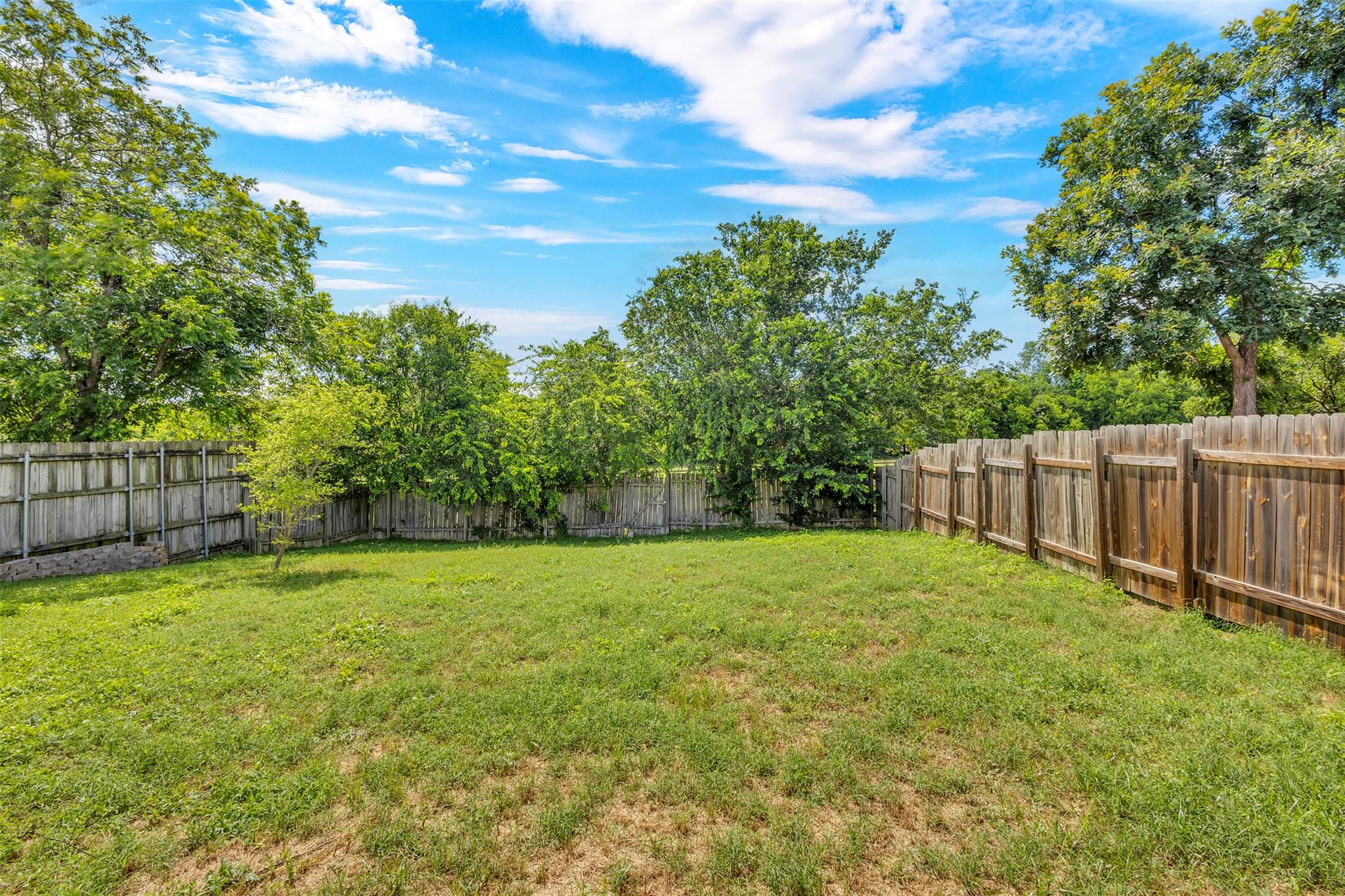 12312 Yarmont Way Property Photo 33