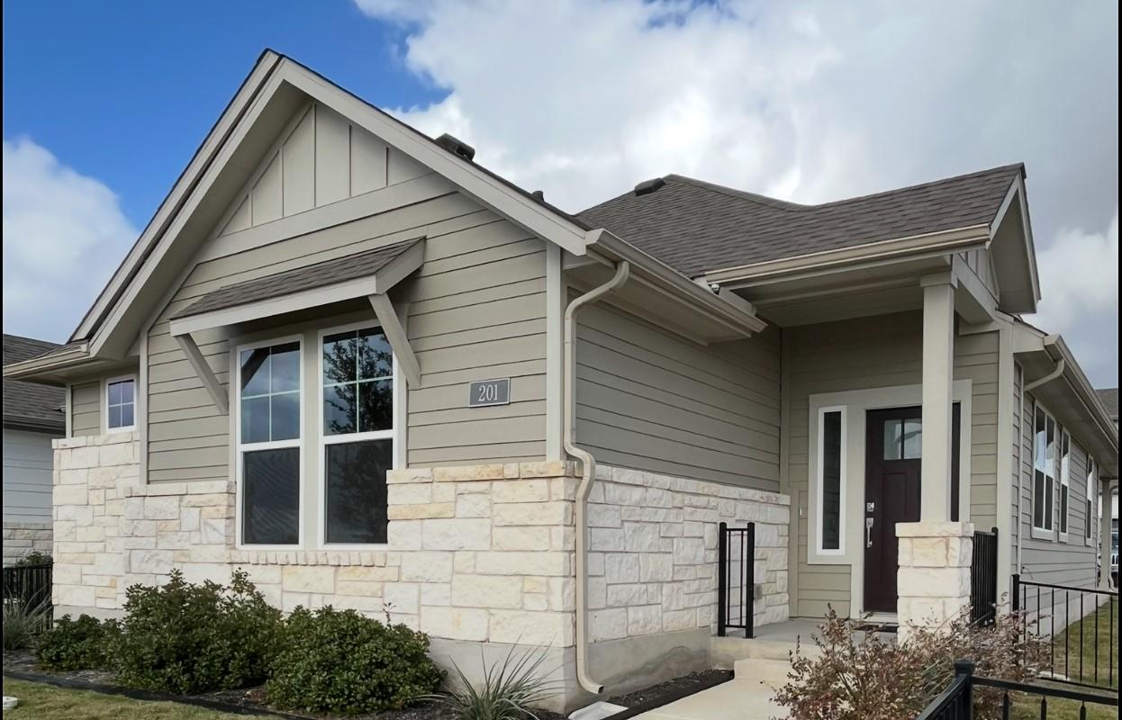 201 Pinnacle Ln #105