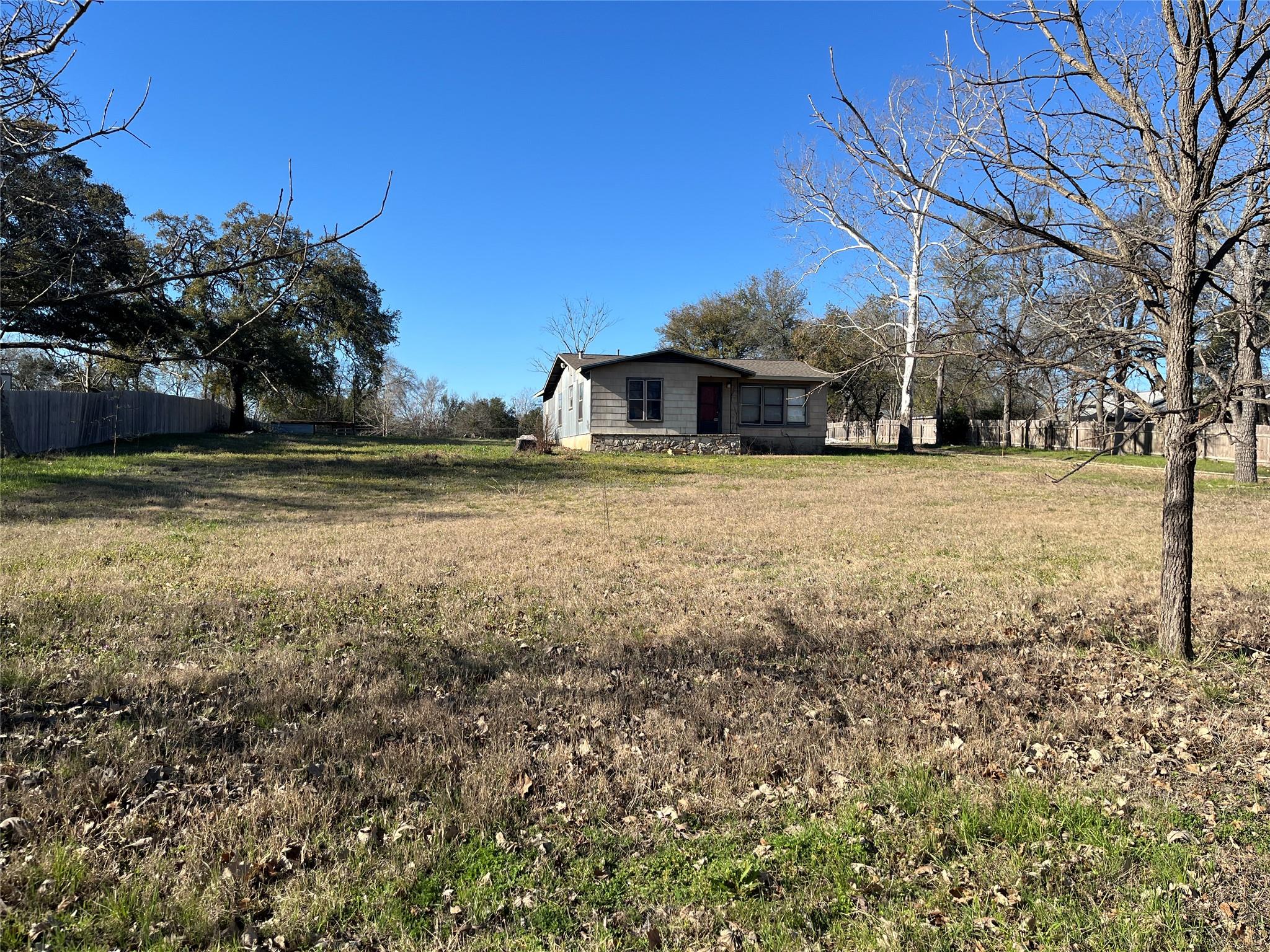 1805 Miles Ave Property Photo 3