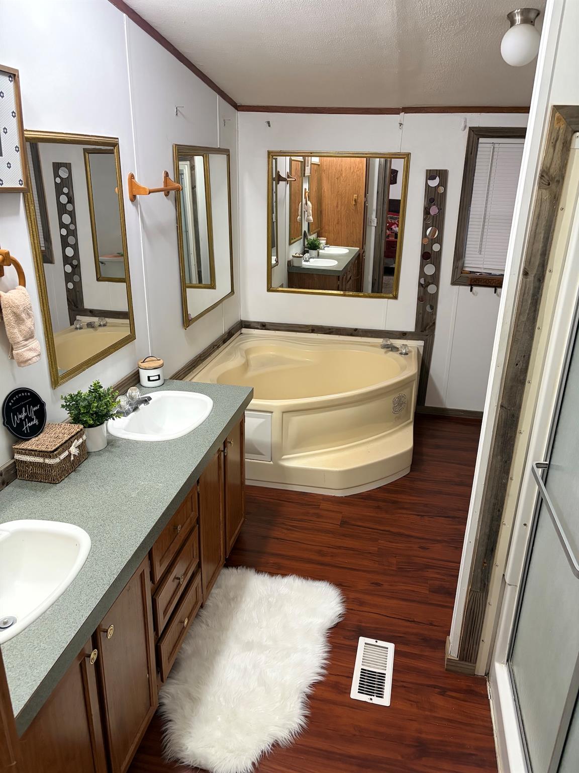 1624162 Property Photo 4