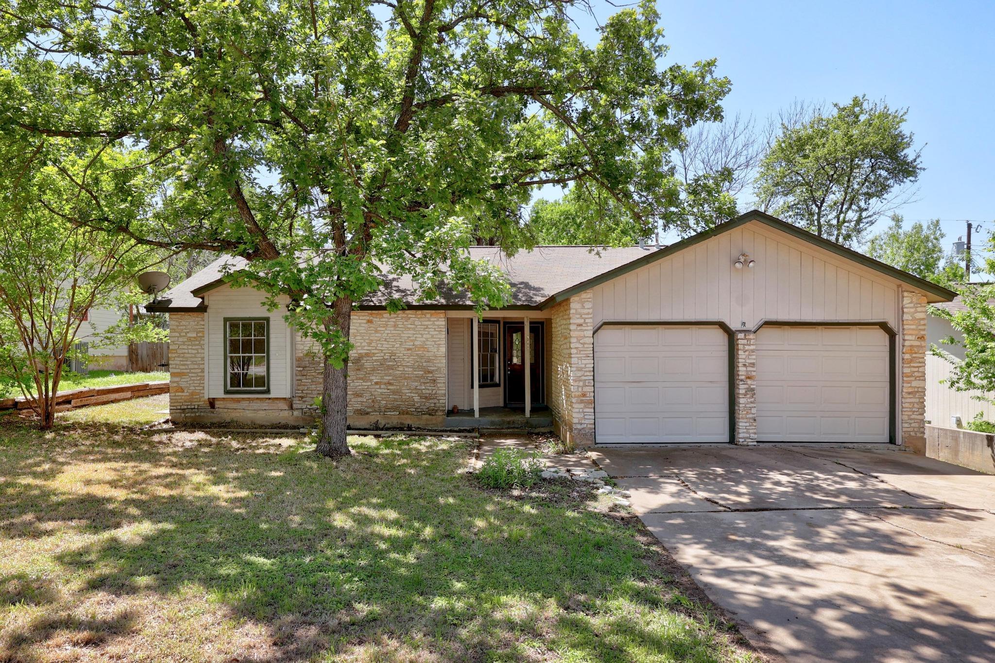 2304 Silver Spur Property Photo 1