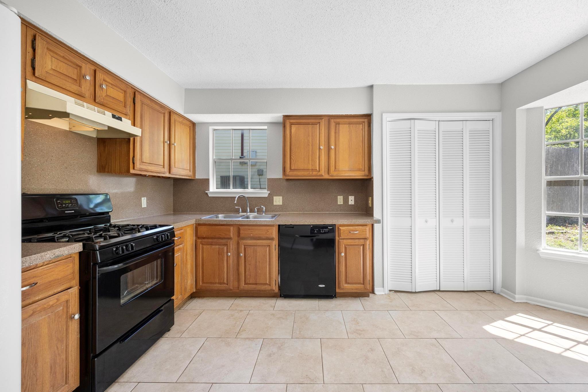 2304 Silver Spur Property Photo 9
