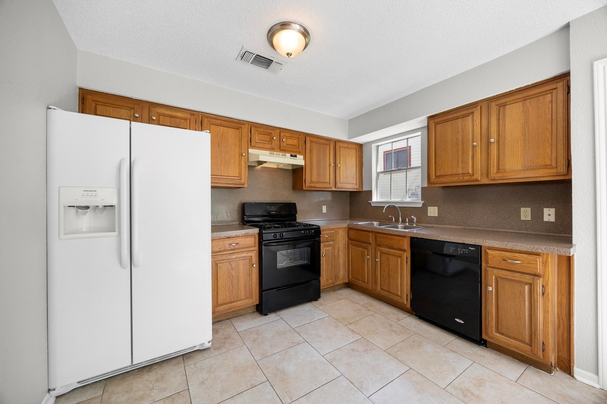 2304 Silver Spur Property Photo 10