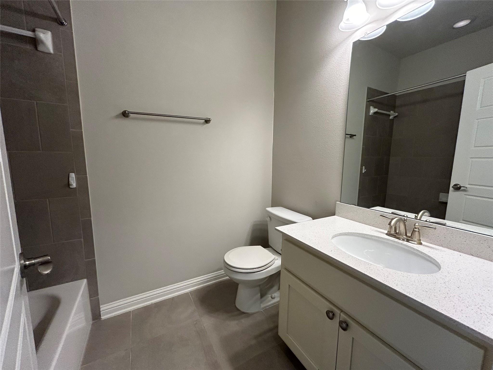 13800 Lyndhurst St #233 Property Photo 11