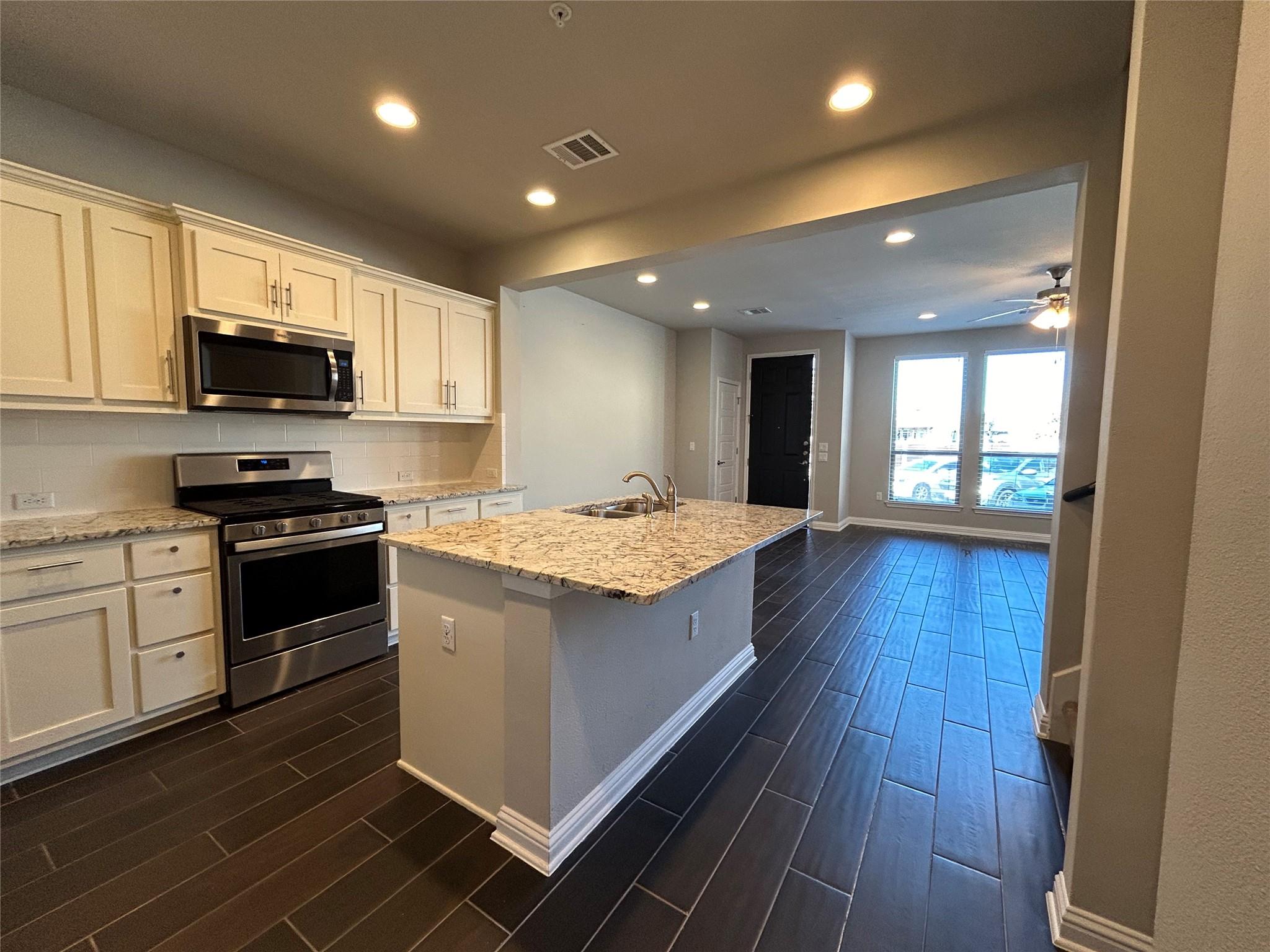 13800 Lyndhurst St #233 Property Photo 12
