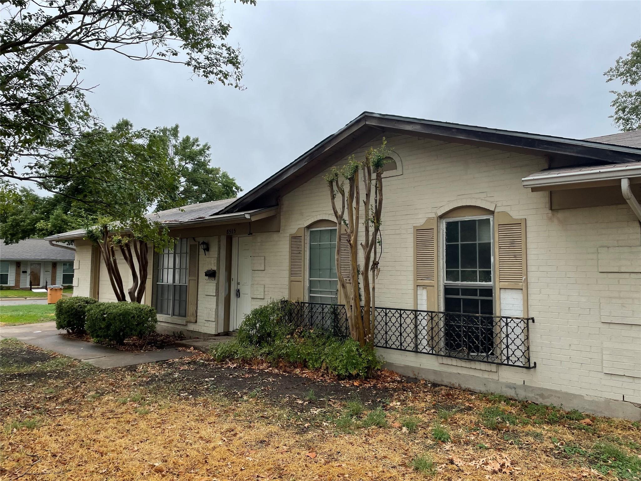 8519 Putnam Dr Property Photo 1
