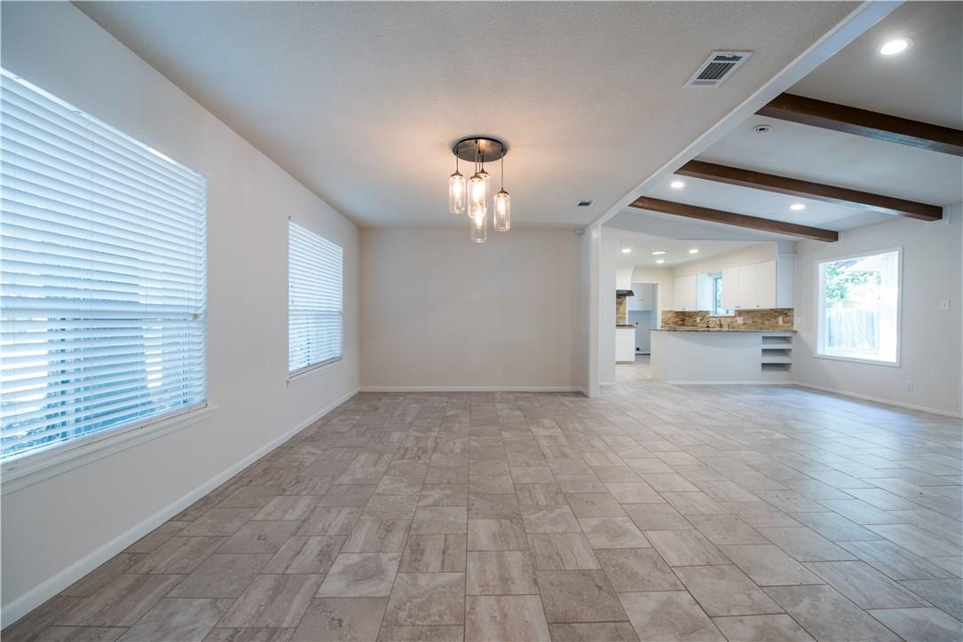 2902 Silverleaf Dr Property Photo 3
