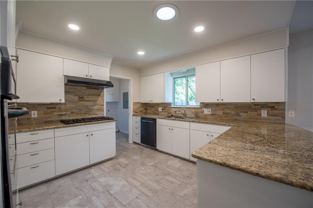 2902 Silverleaf Dr Property Photo 9