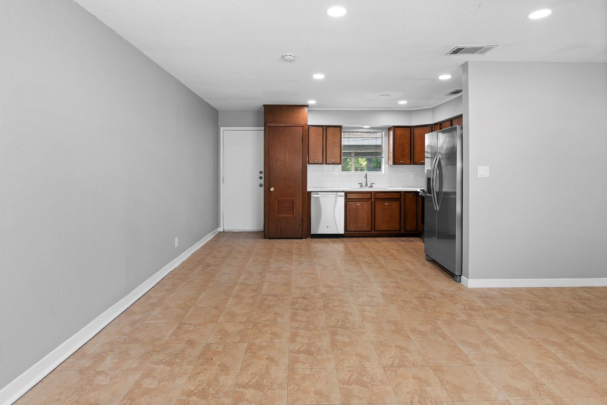 2712 Saint Edwards Cir #b Property Photo 5