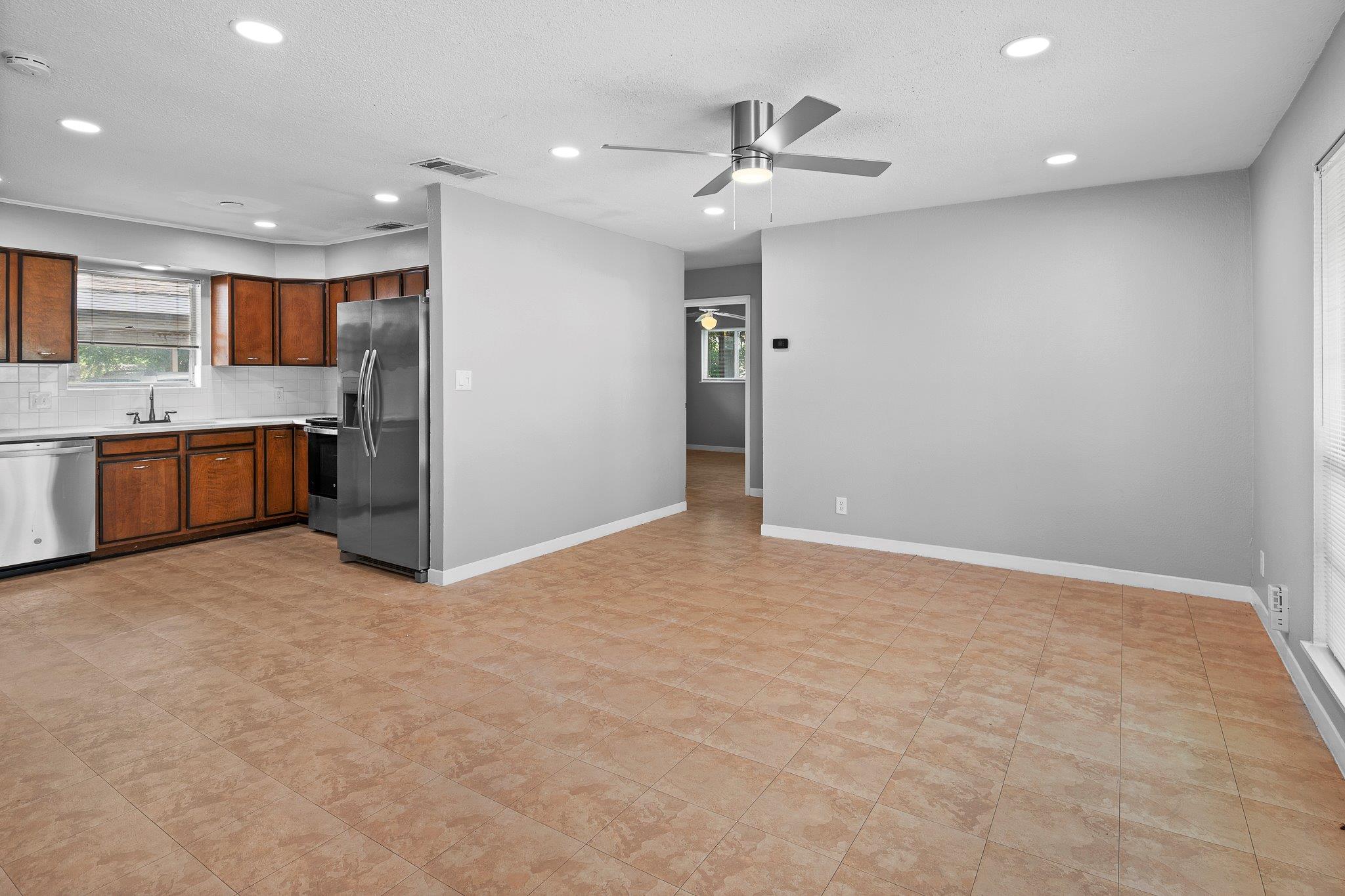 2712 Saint Edwards Cir #b Property Photo 6