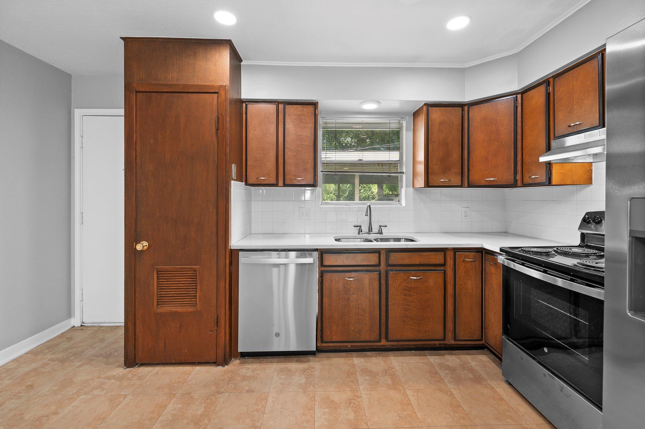 2712 Saint Edwards Cir #b Property Photo 14