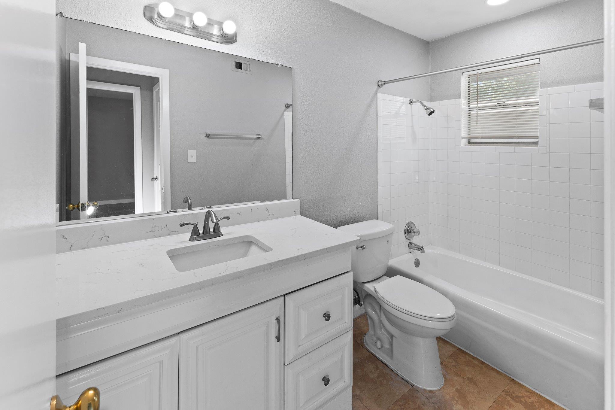 2712 Saint Edwards Cir #b Property Photo 23