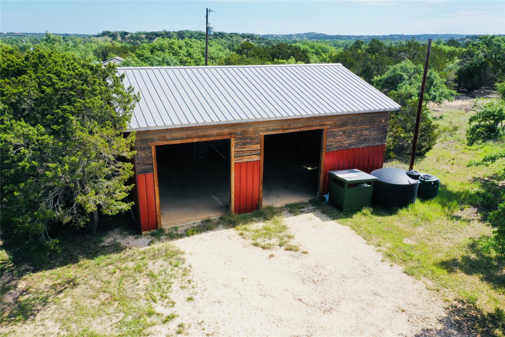 560 Longview Rd Property Photo 1