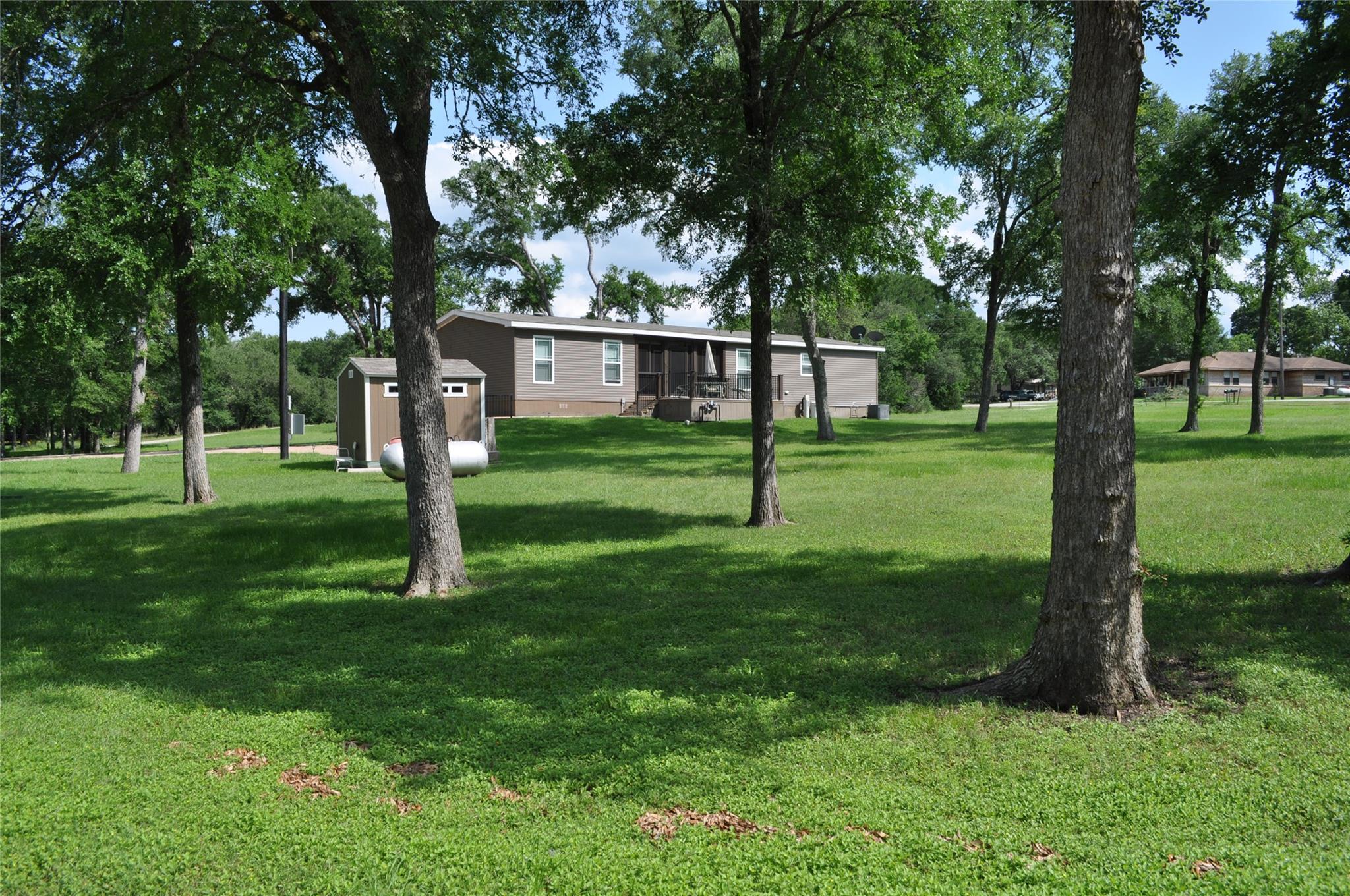 280 Lakewood Cir Property Photo