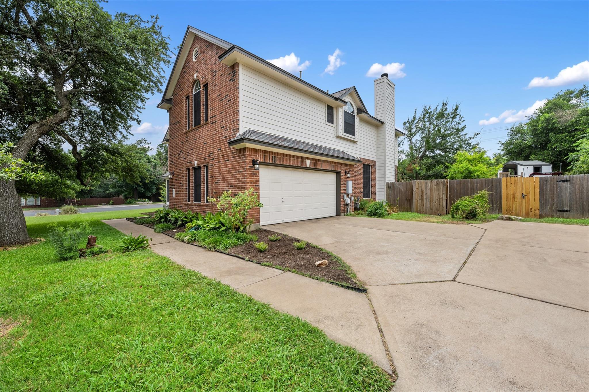 12014 Yarbrough Dr Property Photo 2