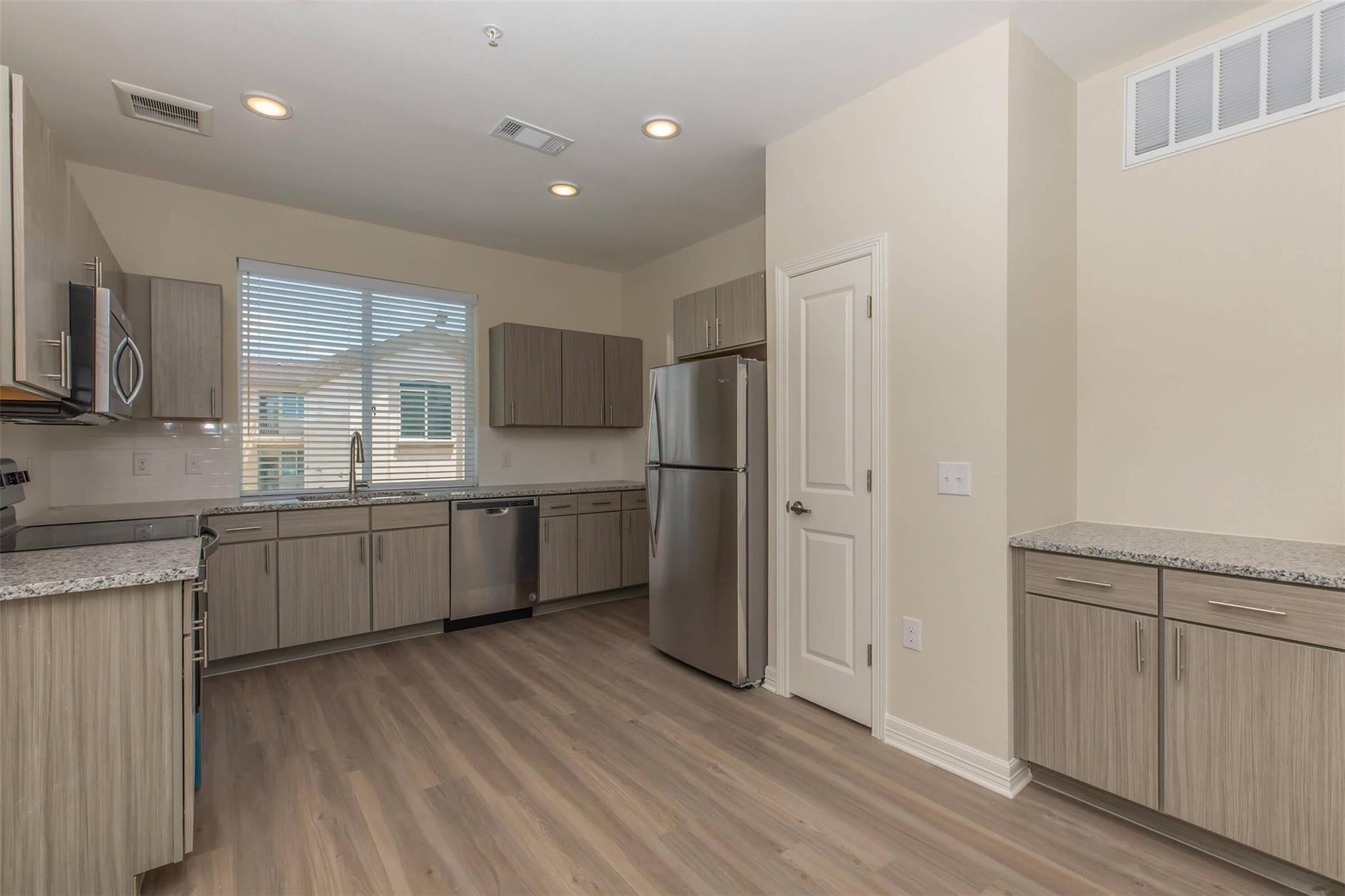 1201 W Whitestone Blvd D-102 Property Photo