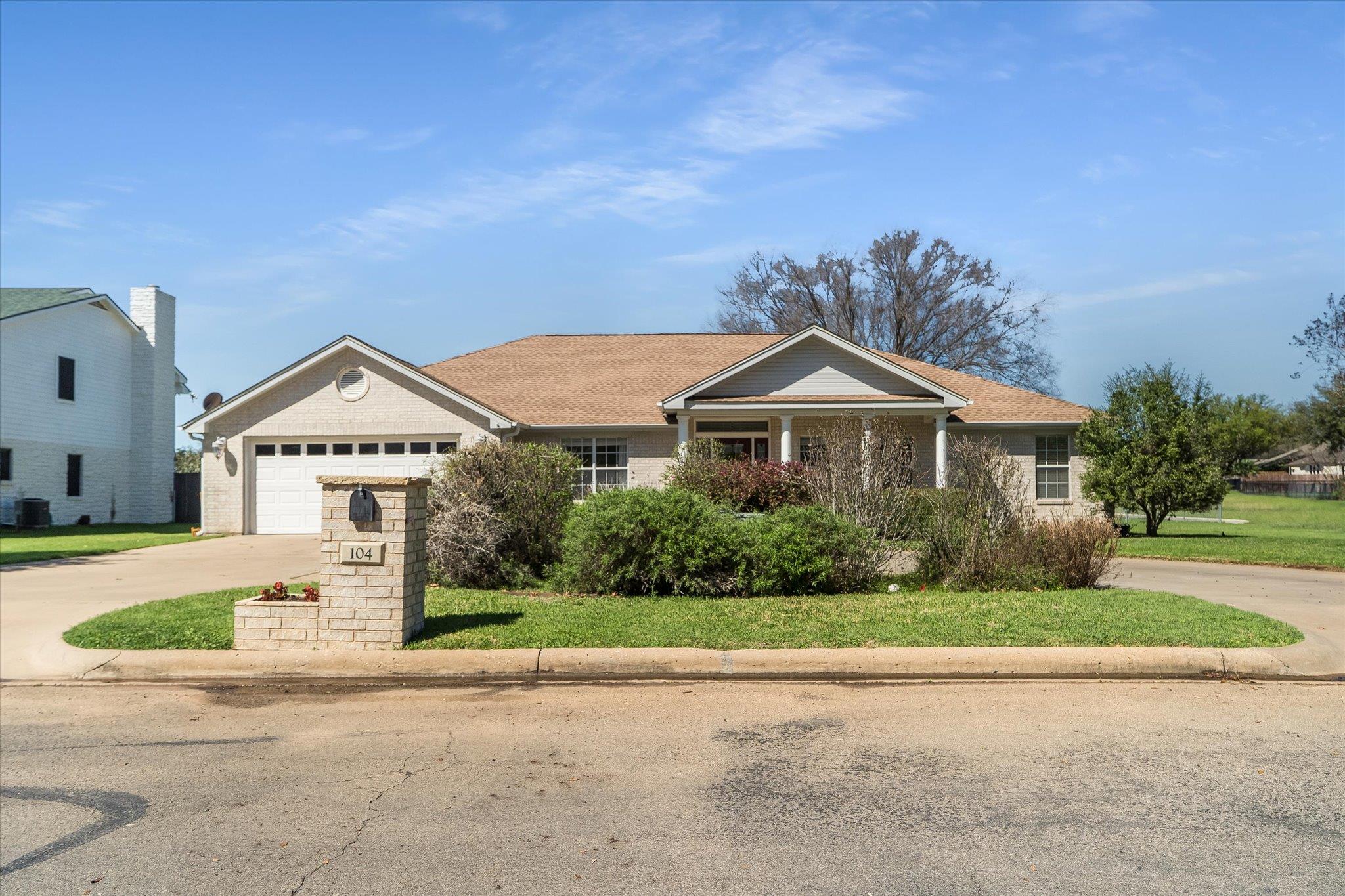 104 Firestone Pl Property Photo 1