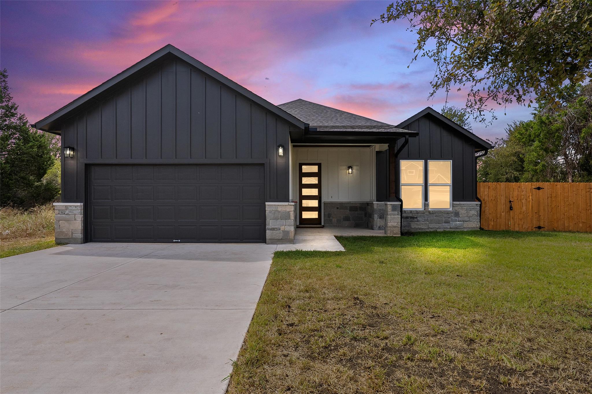 353 Nene Ln Property Photo 2