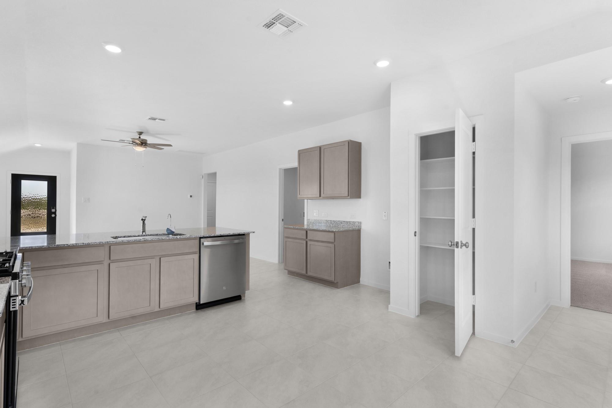 13709 Ryan Range Ln Property Photo 10